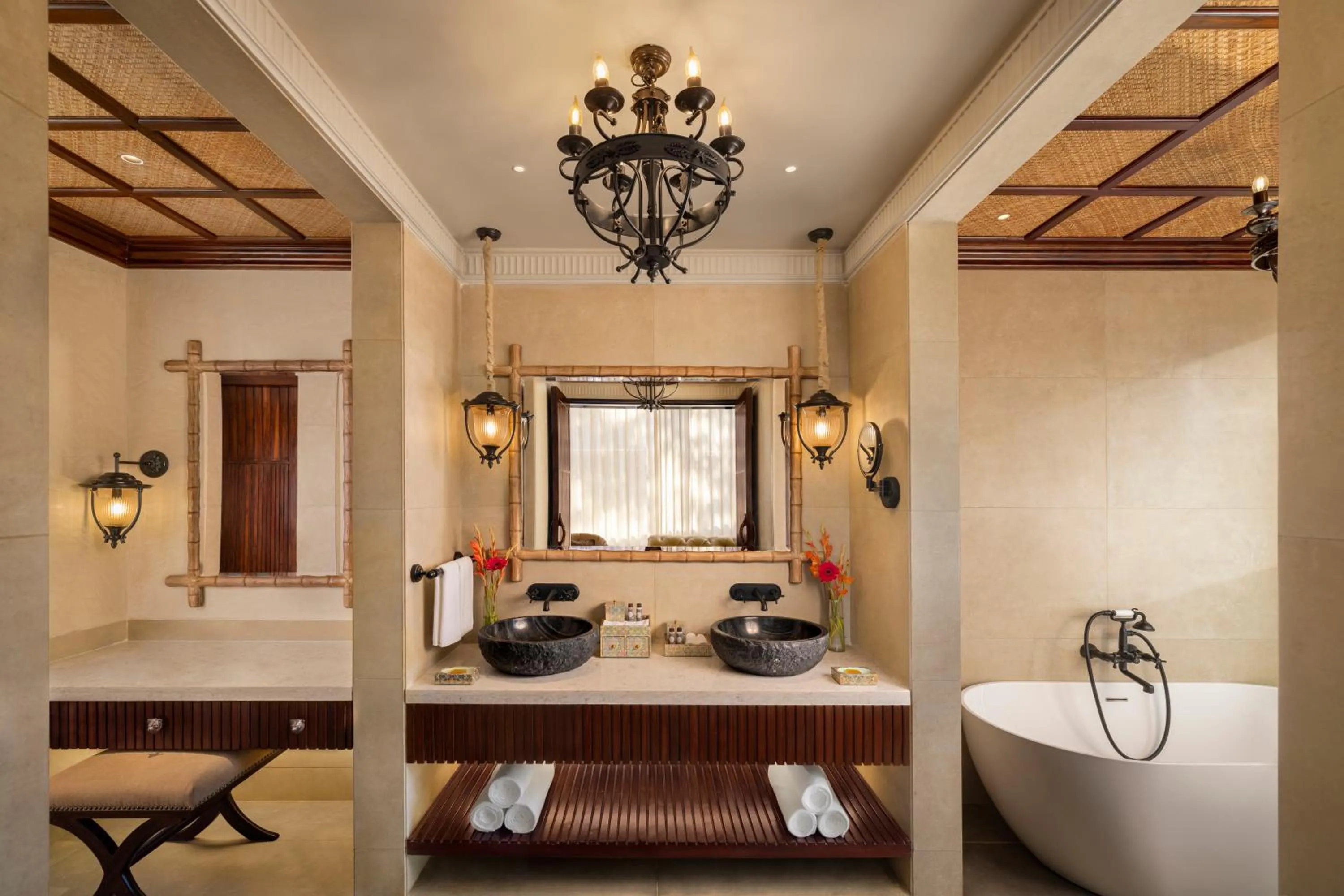 Bathroom in The Maharaja's Lodge, Ranthambore