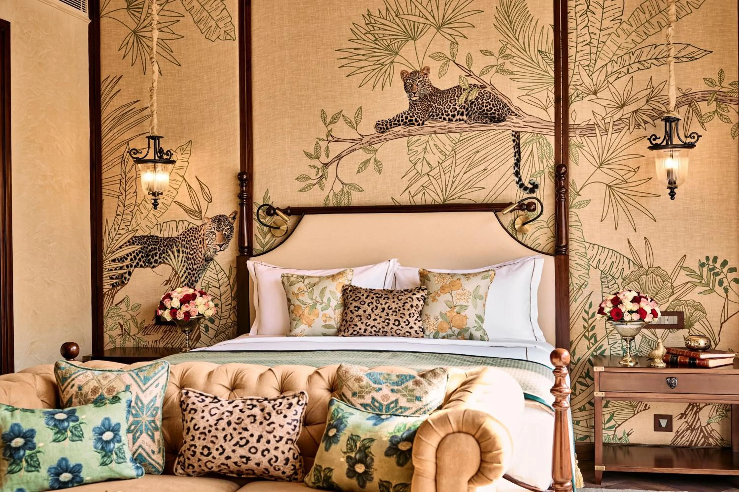 Bedroom, Bed in The Maharaja's Lodge, Ranthambore