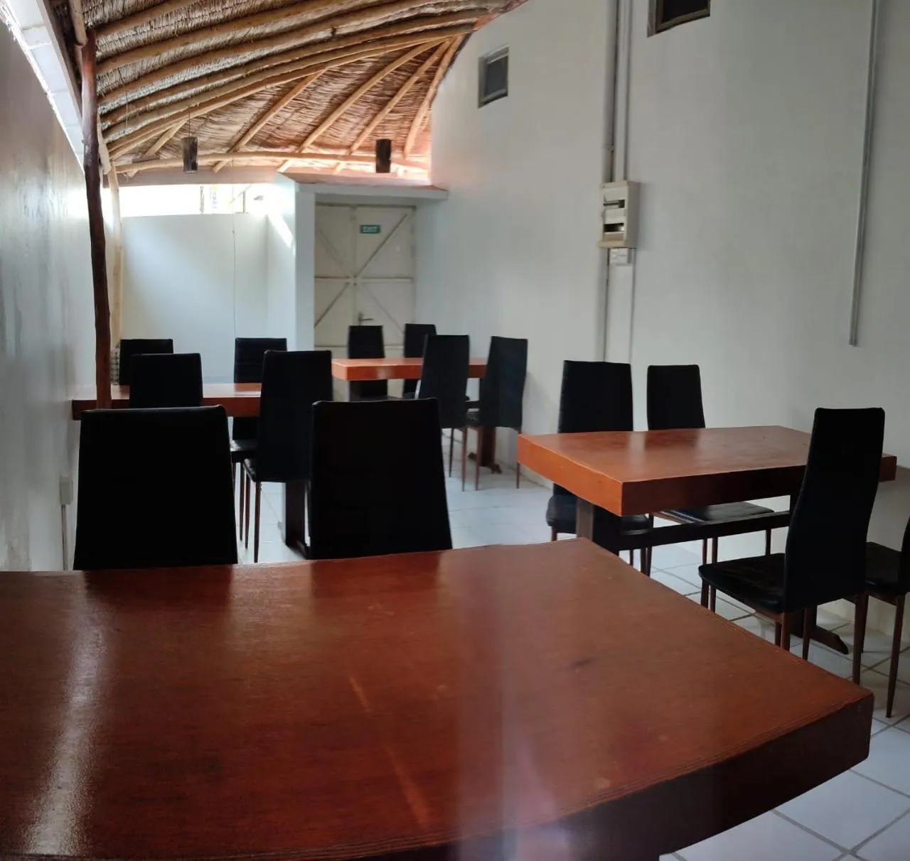 Restaurant/places to eat in La Isla Tropica