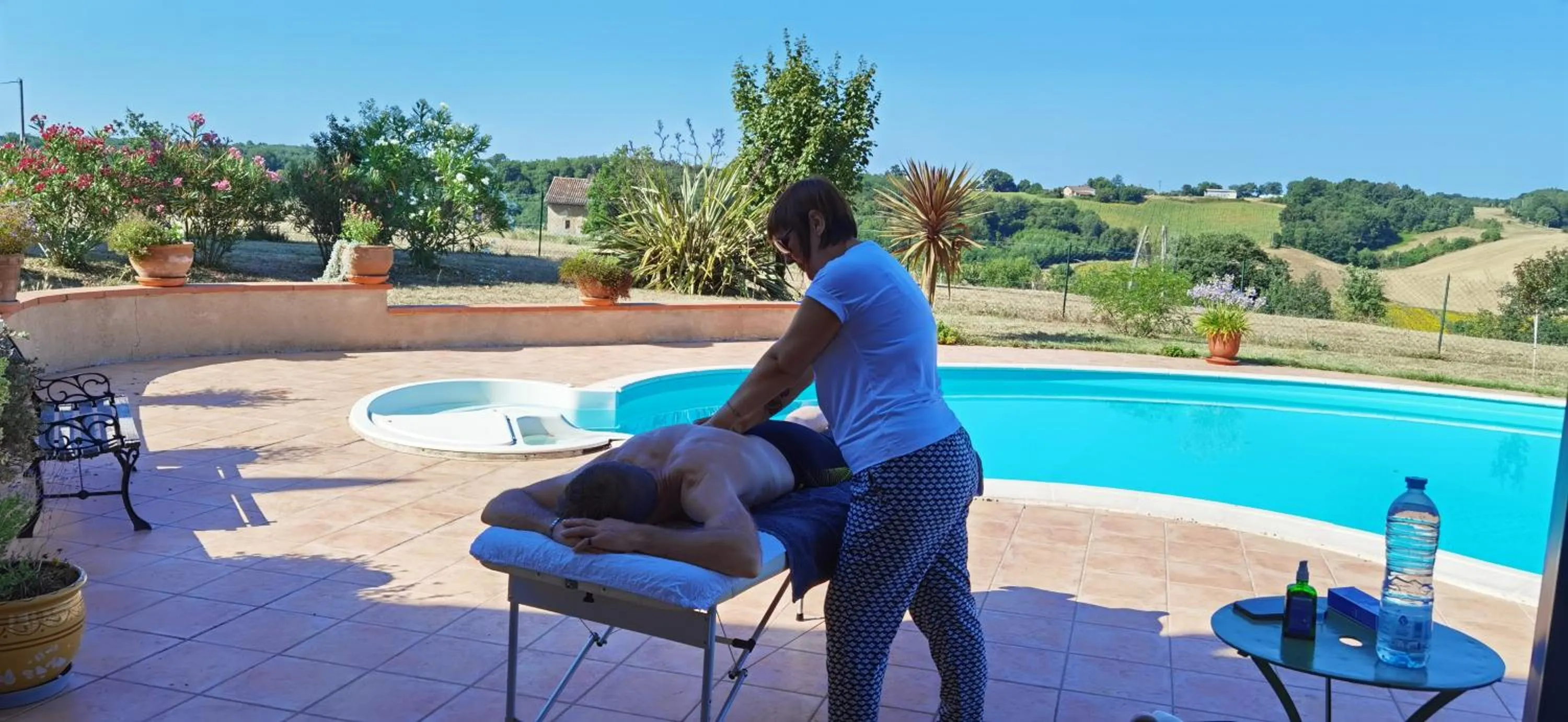 Patio in Les Hauts de Grazac, Chambres et Tables d'hôtes