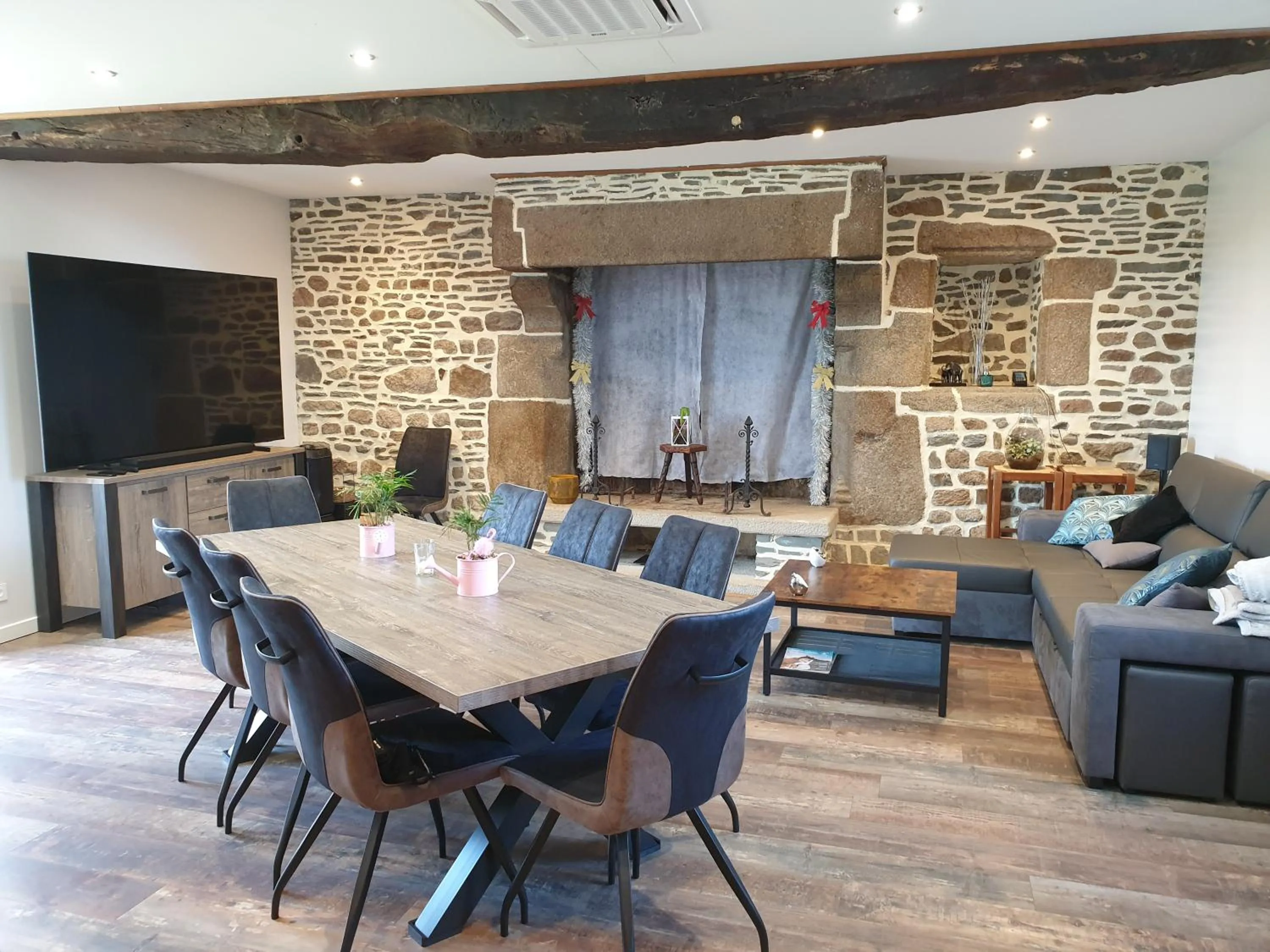 Restaurant/places to eat in Chambres de Villée