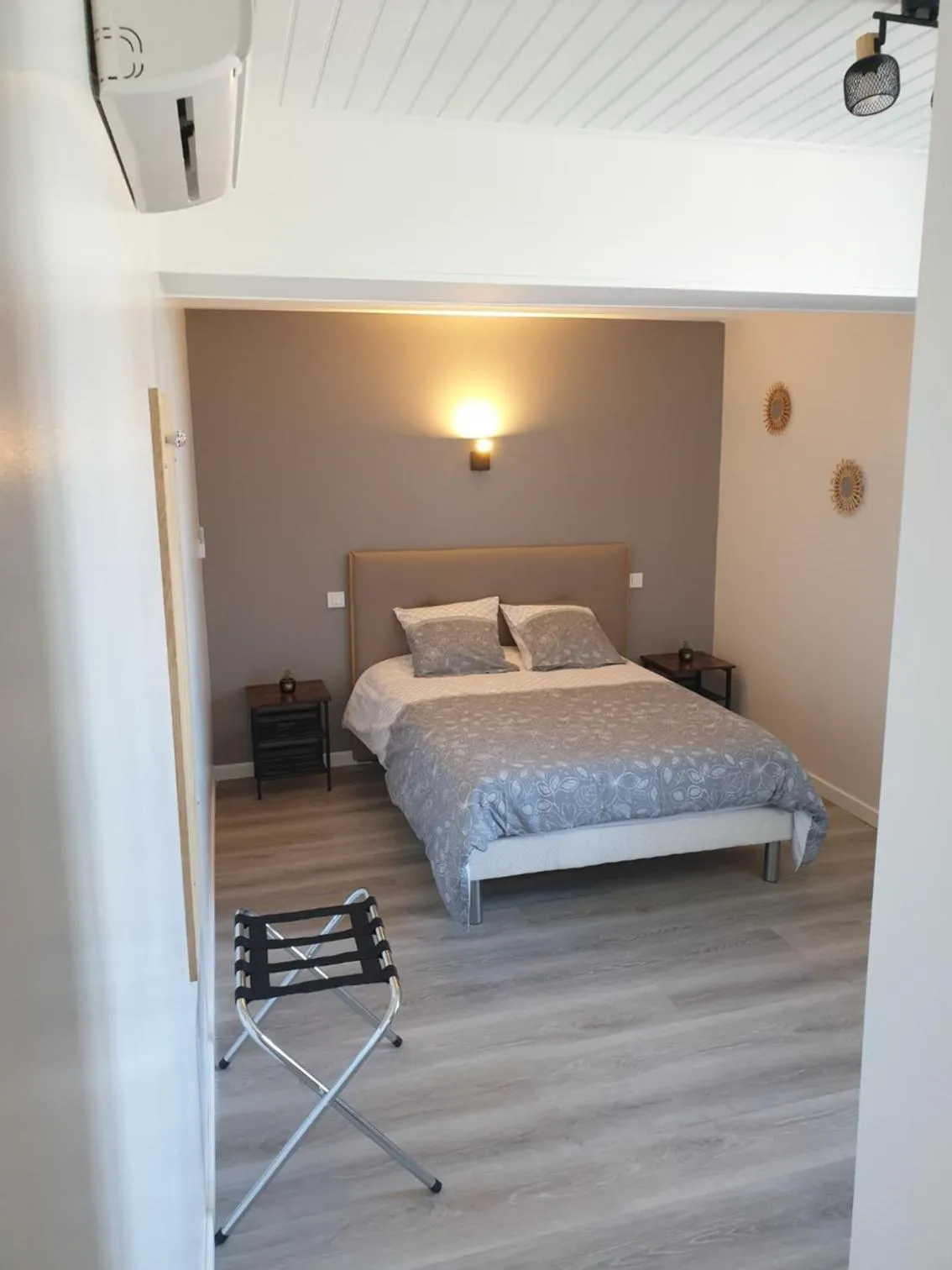 Photo of the whole room, Bed in Chambres de Villée