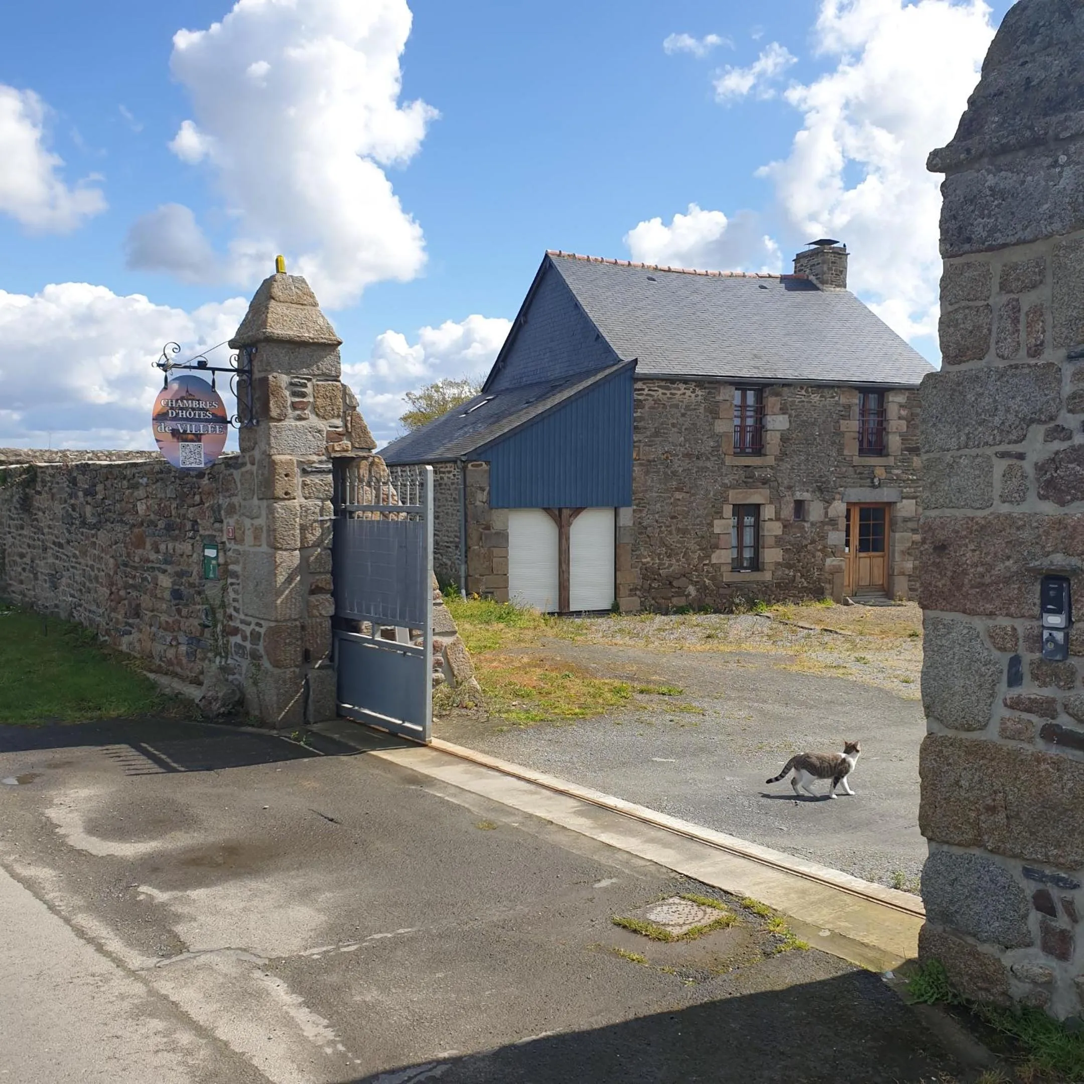 Property building in Chambres de Villée