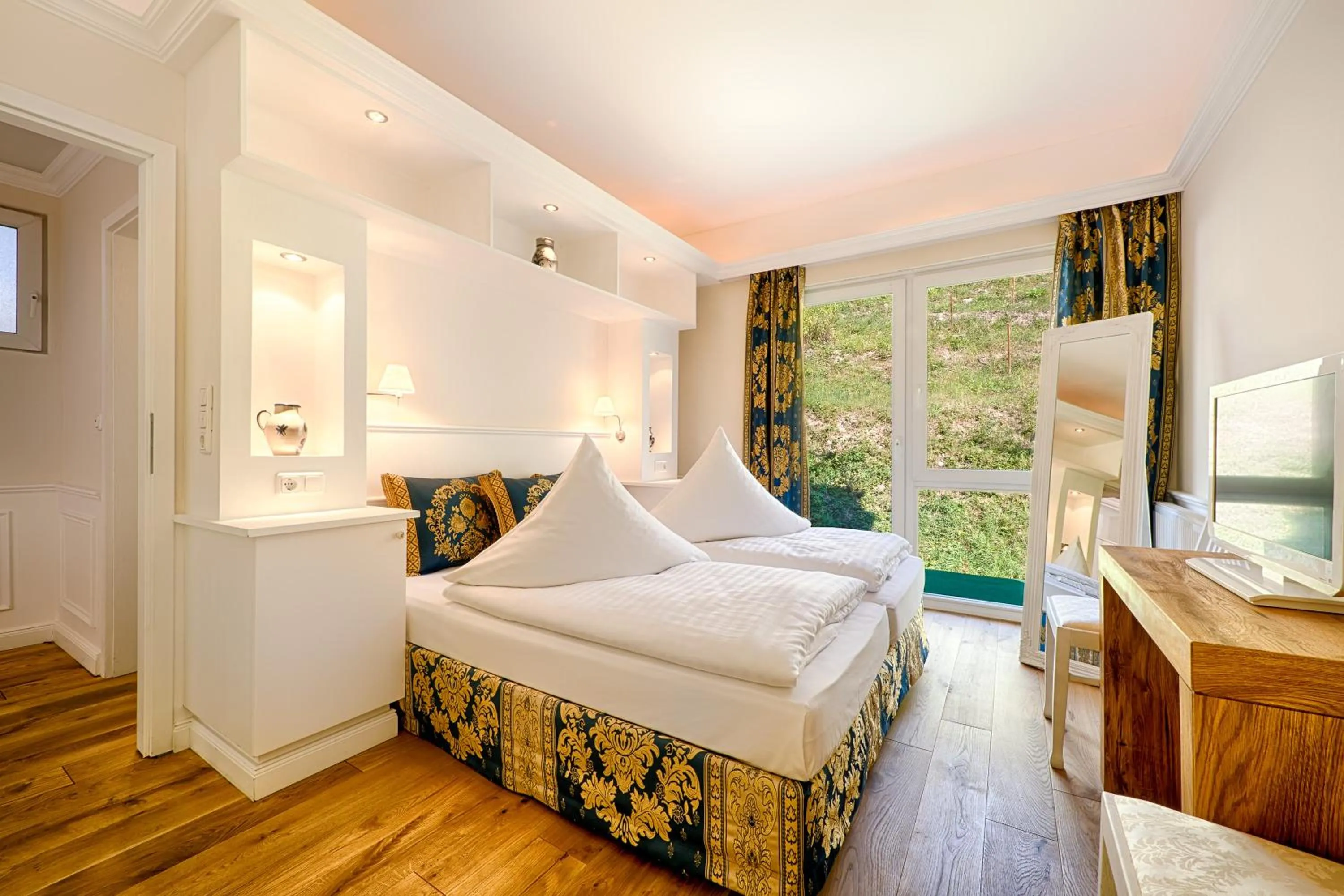 Day, Bed in Hotel Weinberg-Schlößchen