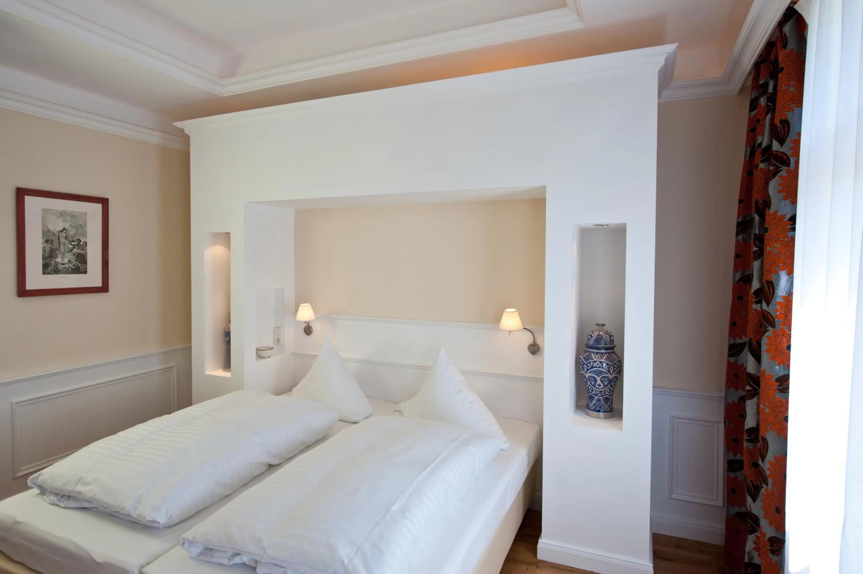 Bed in Hotel Weinberg-Schlößchen