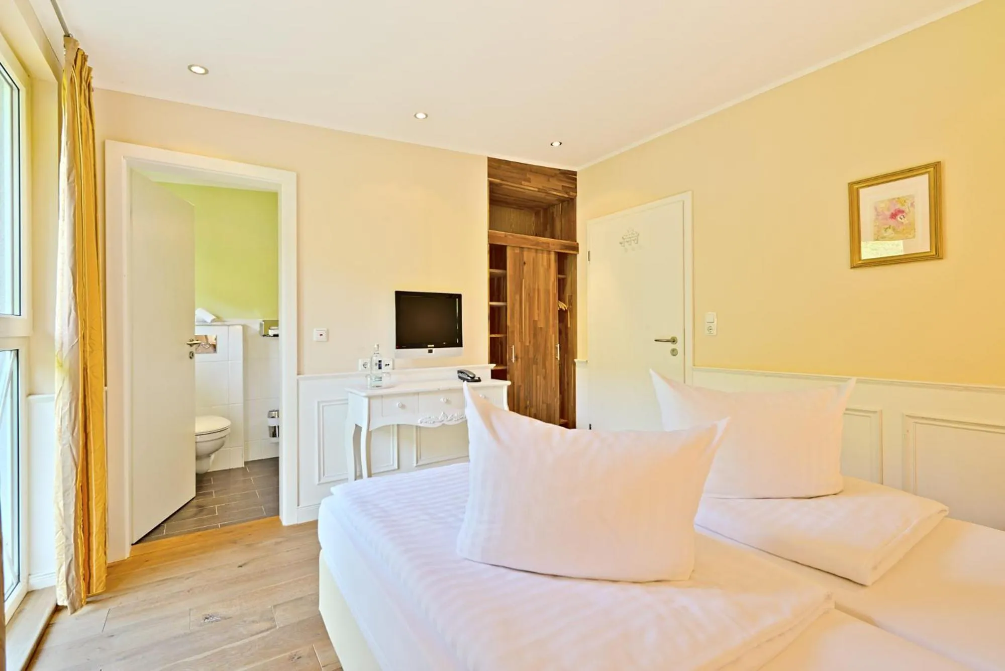 Bed in Hotel Weinberg-Schlößchen