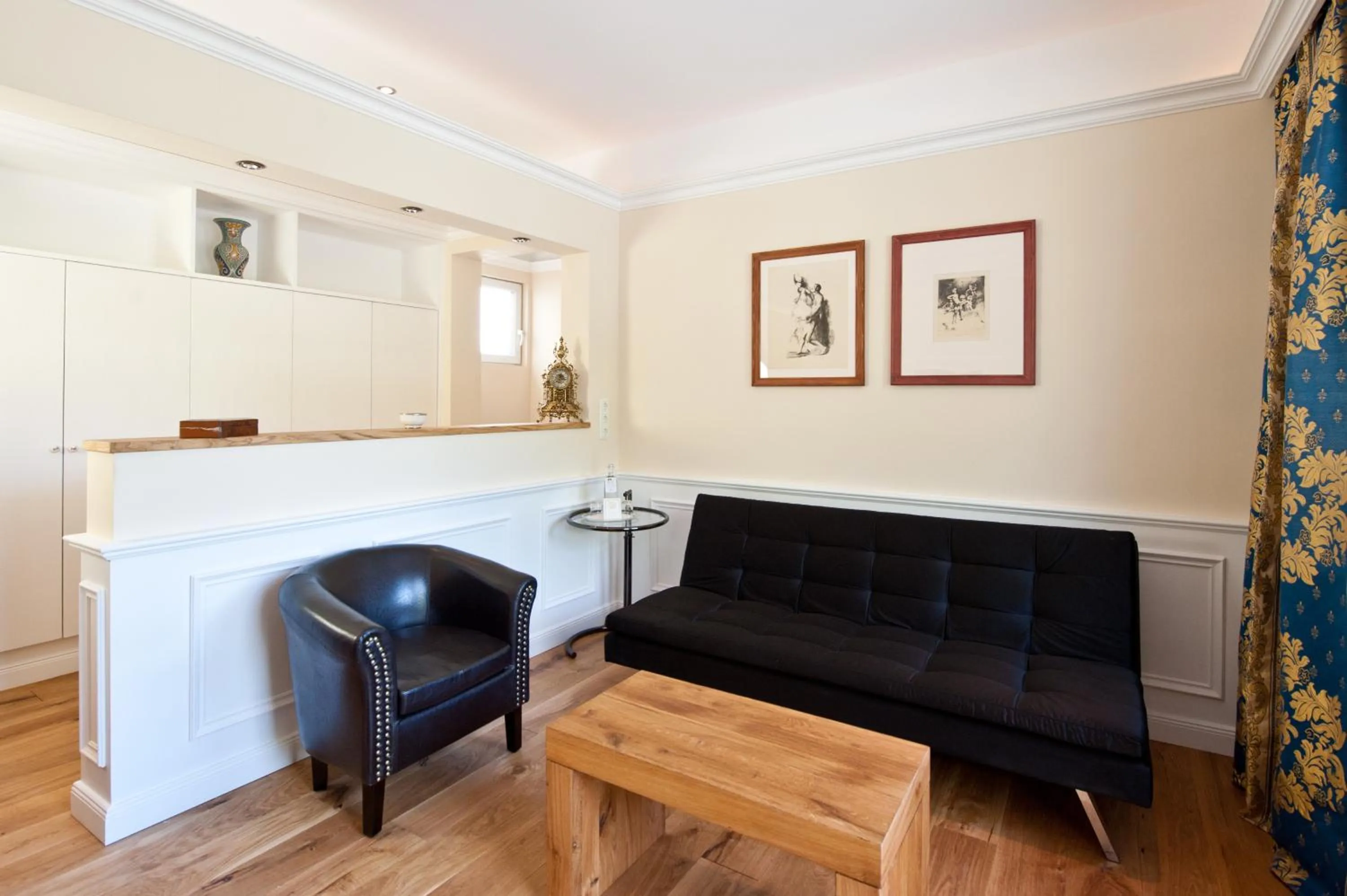 Seating area in Hotel Weinberg-Schlößchen