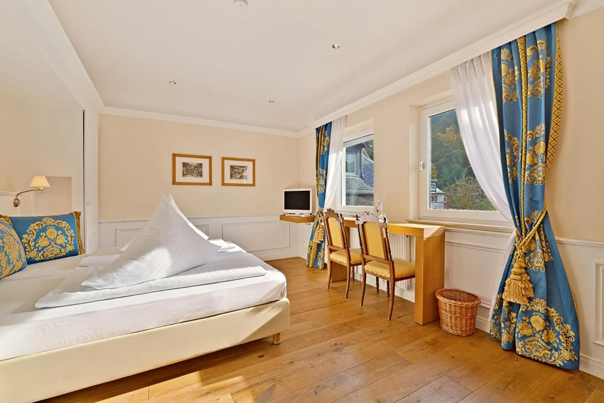 Bed in Hotel Weinberg-Schlößchen