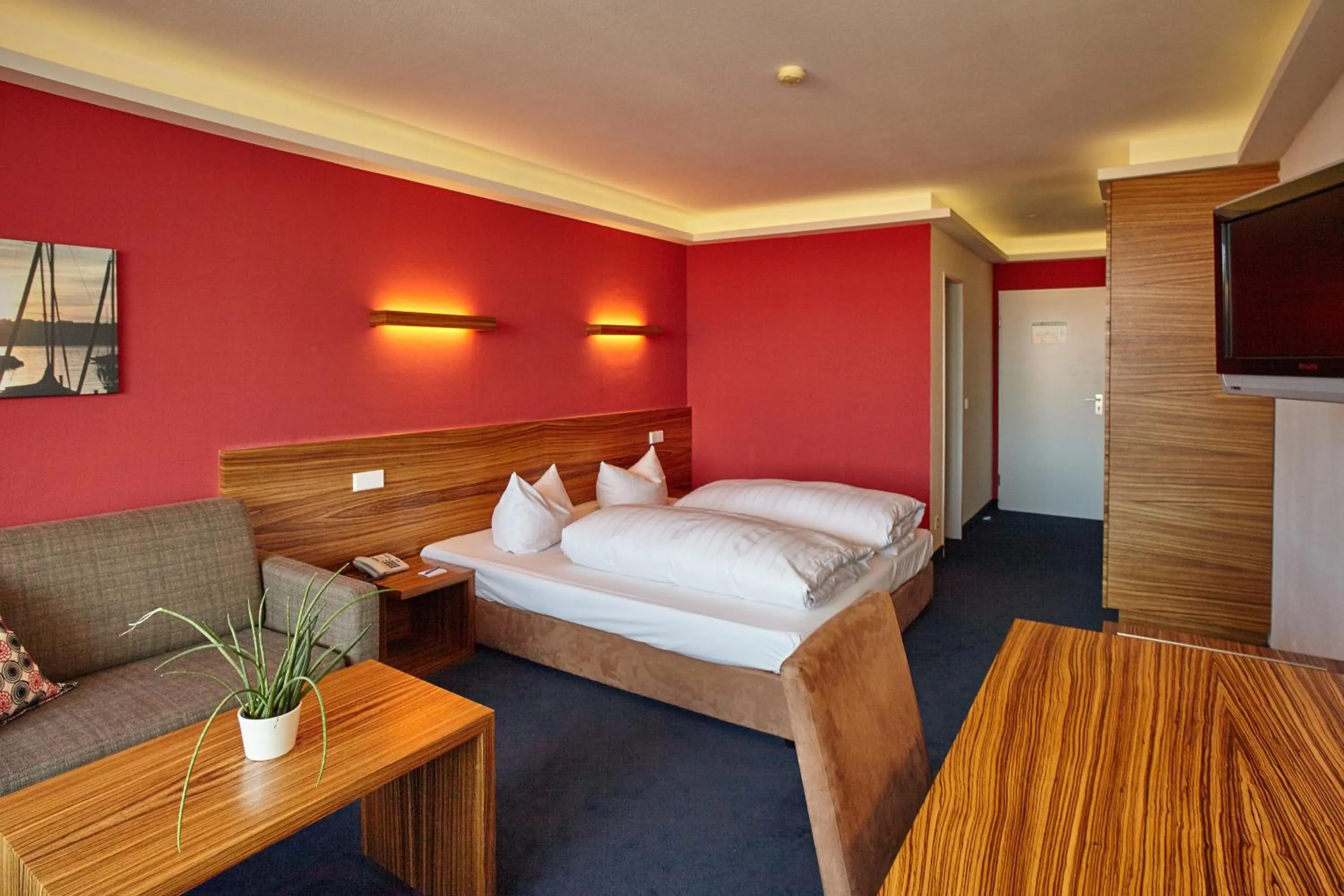 Bedroom, Bed in Hotel Schloss Berg