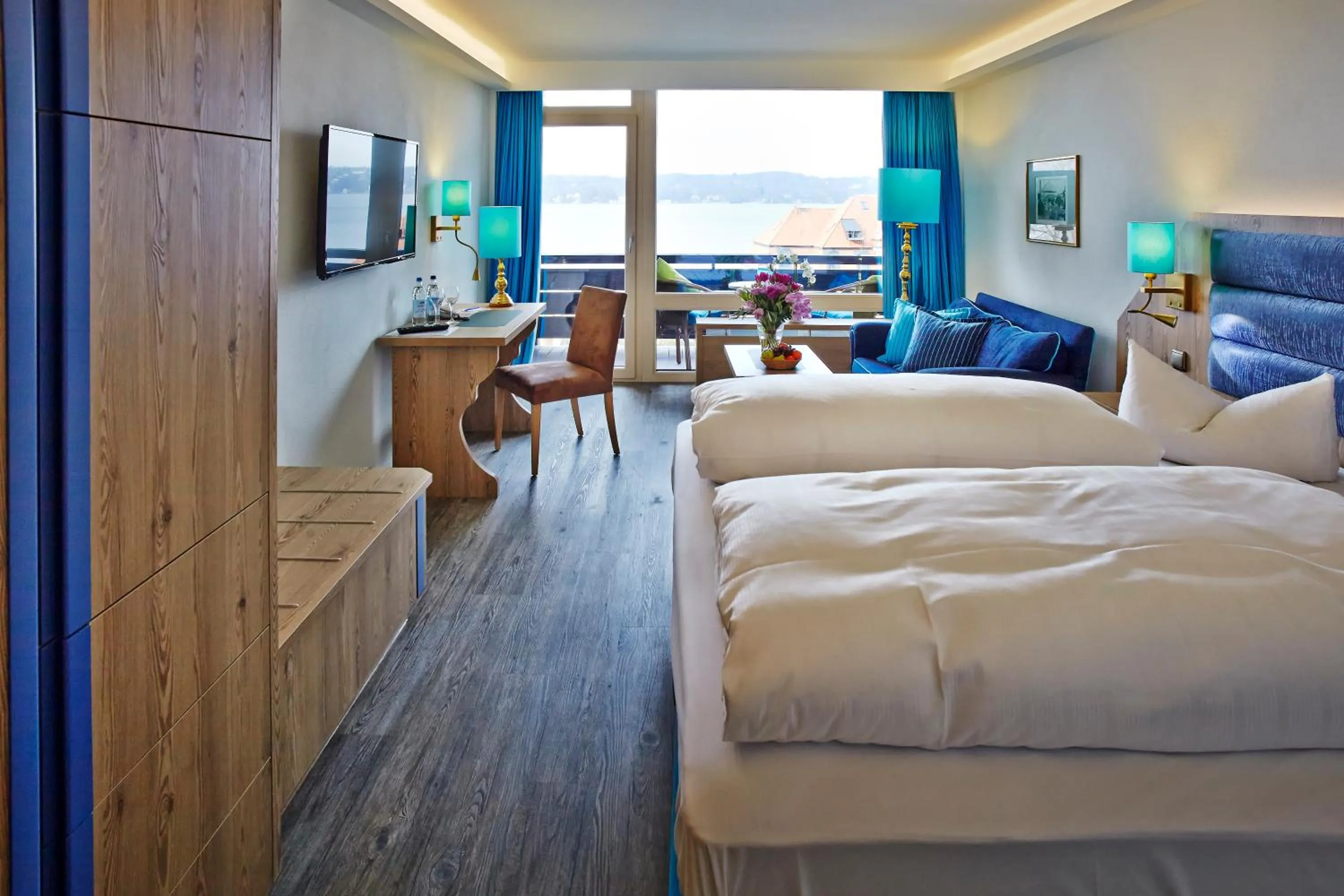 Photo of the whole room, Bed in Hotel Schloss Berg