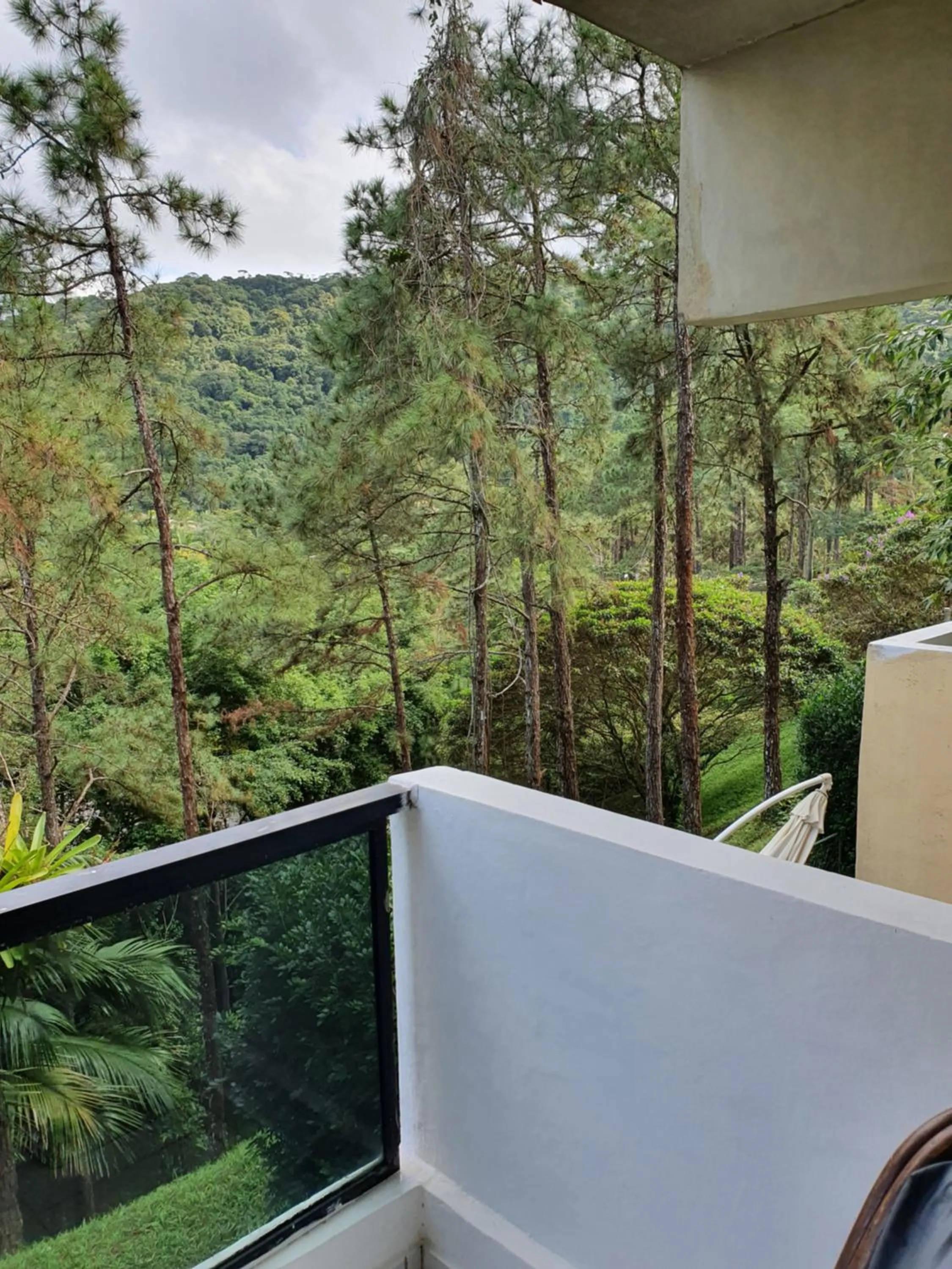 Apartamento até 10 pessoas na enseada Guarujá em condomínio clube praia piscinas salão jogos quadra futebol campo parquinho brinquedos Wi-fi Home office