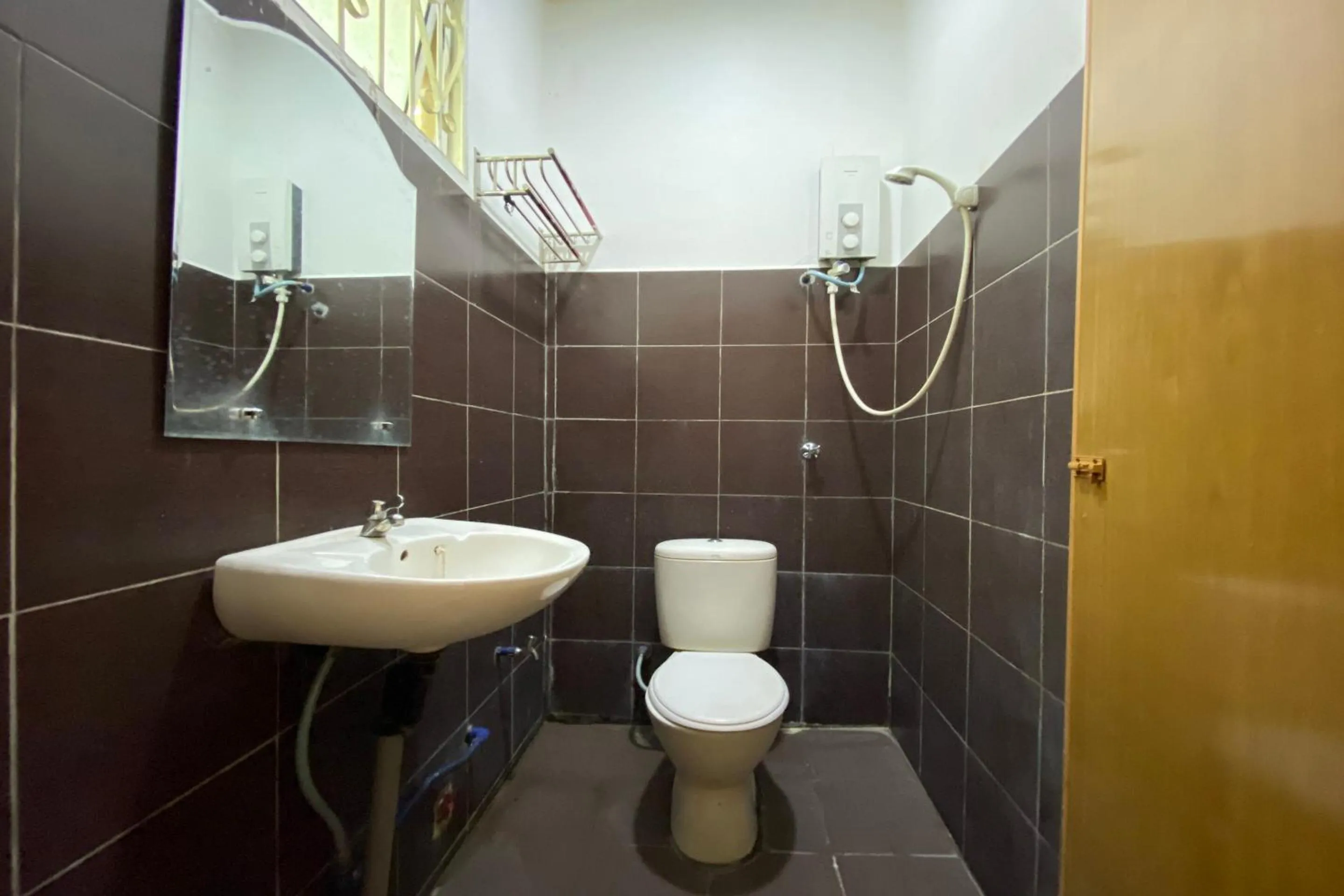 Bathroom in Hotel O Taman Kota Homestay