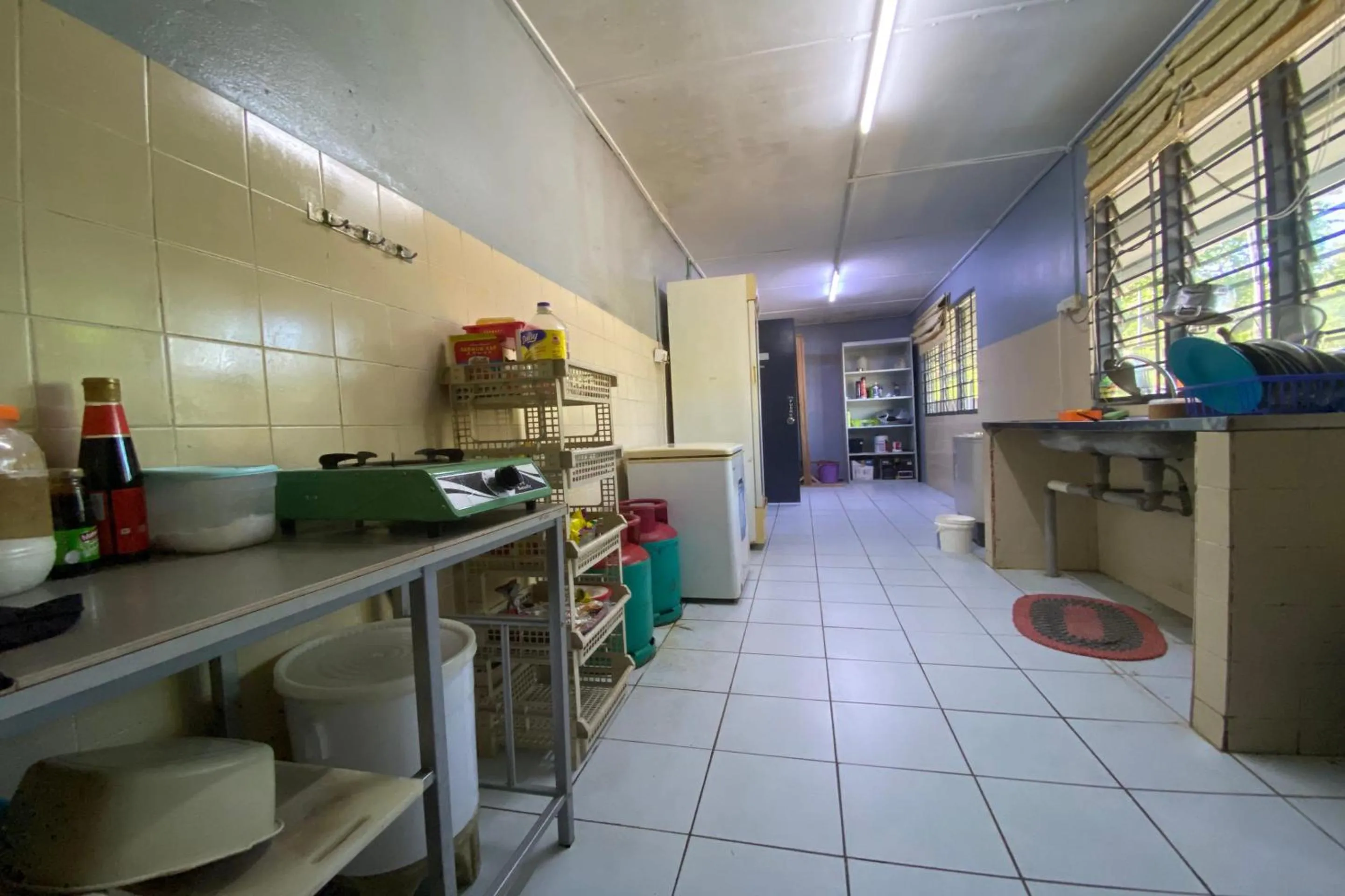 Kitchen or kitchenette in Hotel O Rb Homestay & Farms