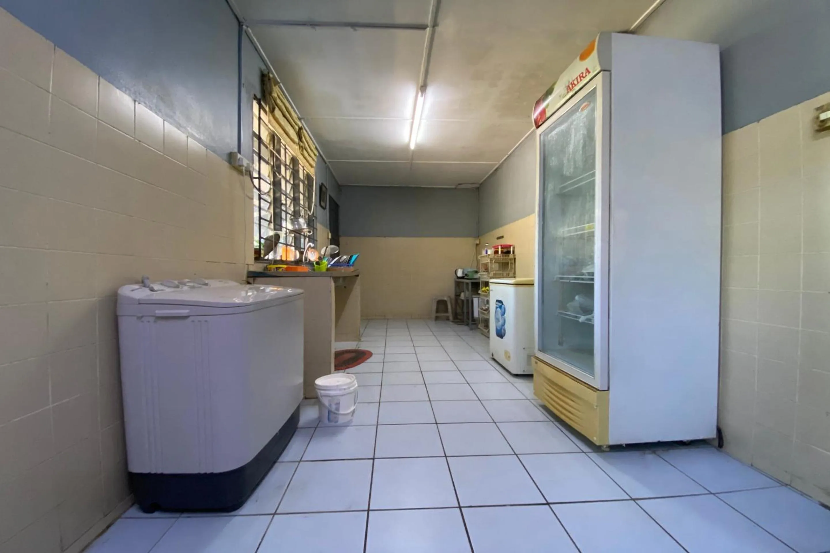 Kitchen or kitchenette in Hotel O Rb Homestay & Farms