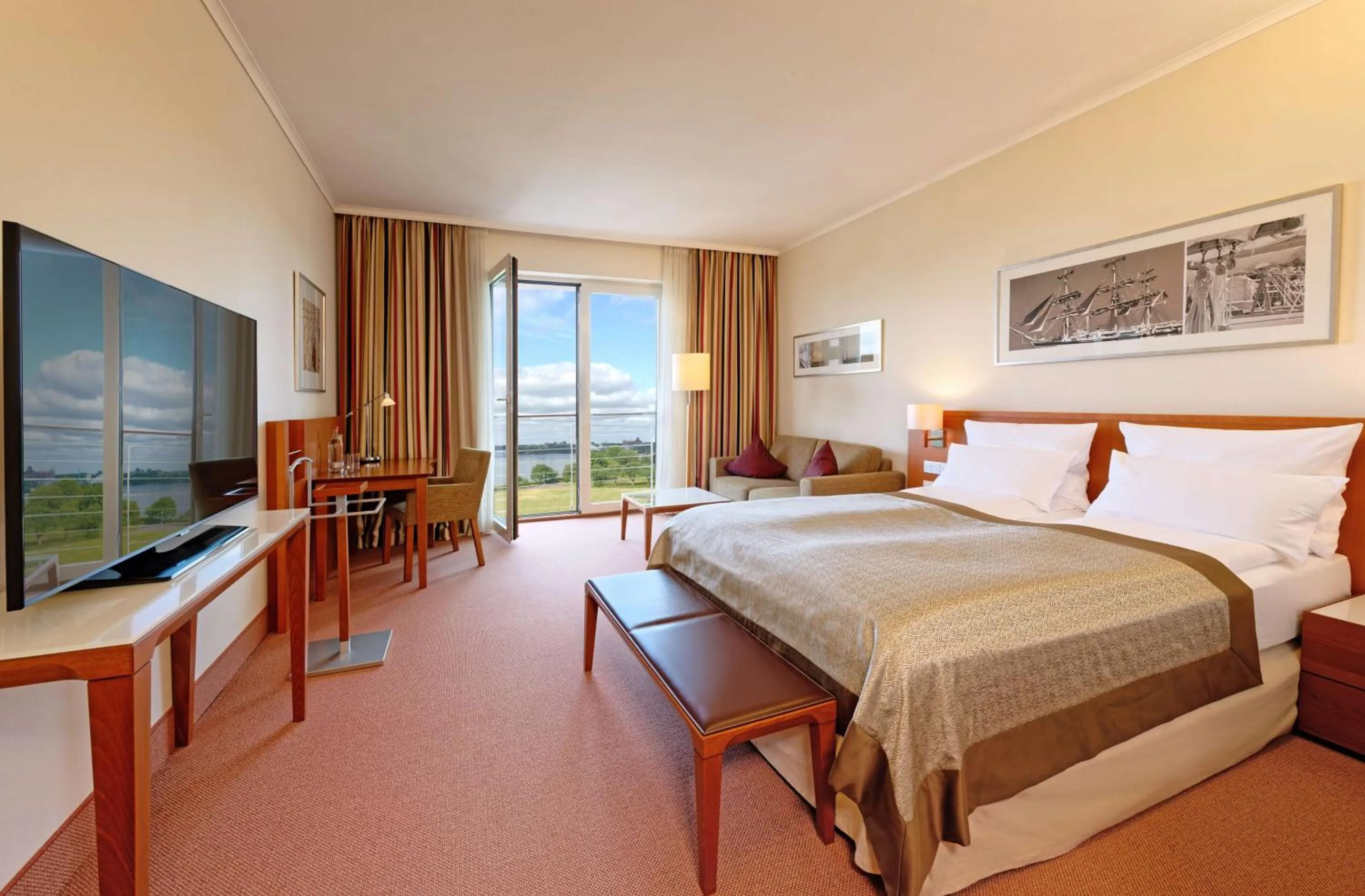 Bedroom, Bed in ATLANTIC Hotel Wilhelmshaven