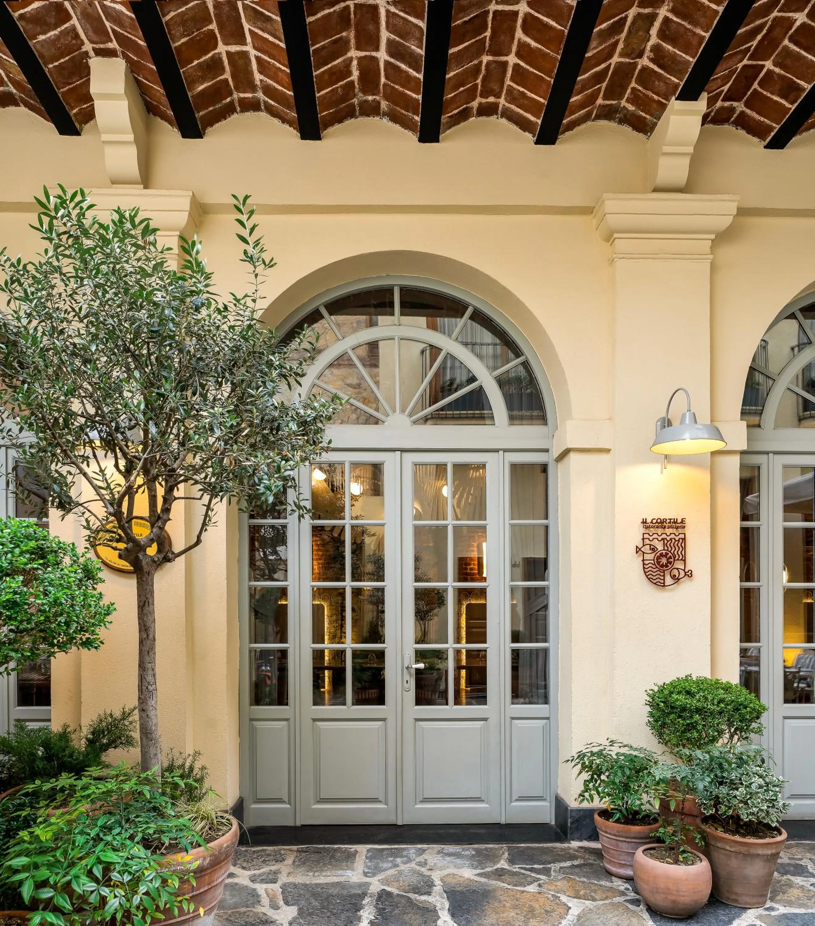 Ecole St. Pierre Hotel