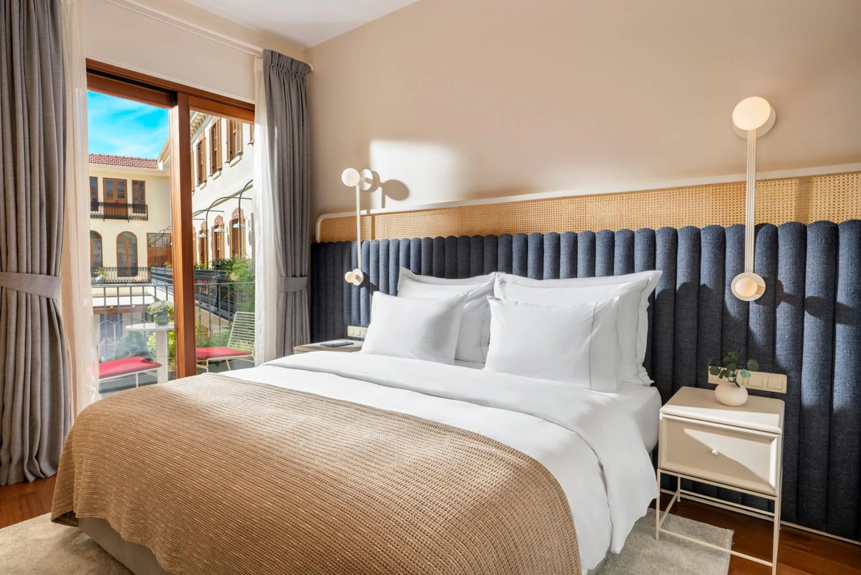 Bed in Ecole St. Pierre Hotel