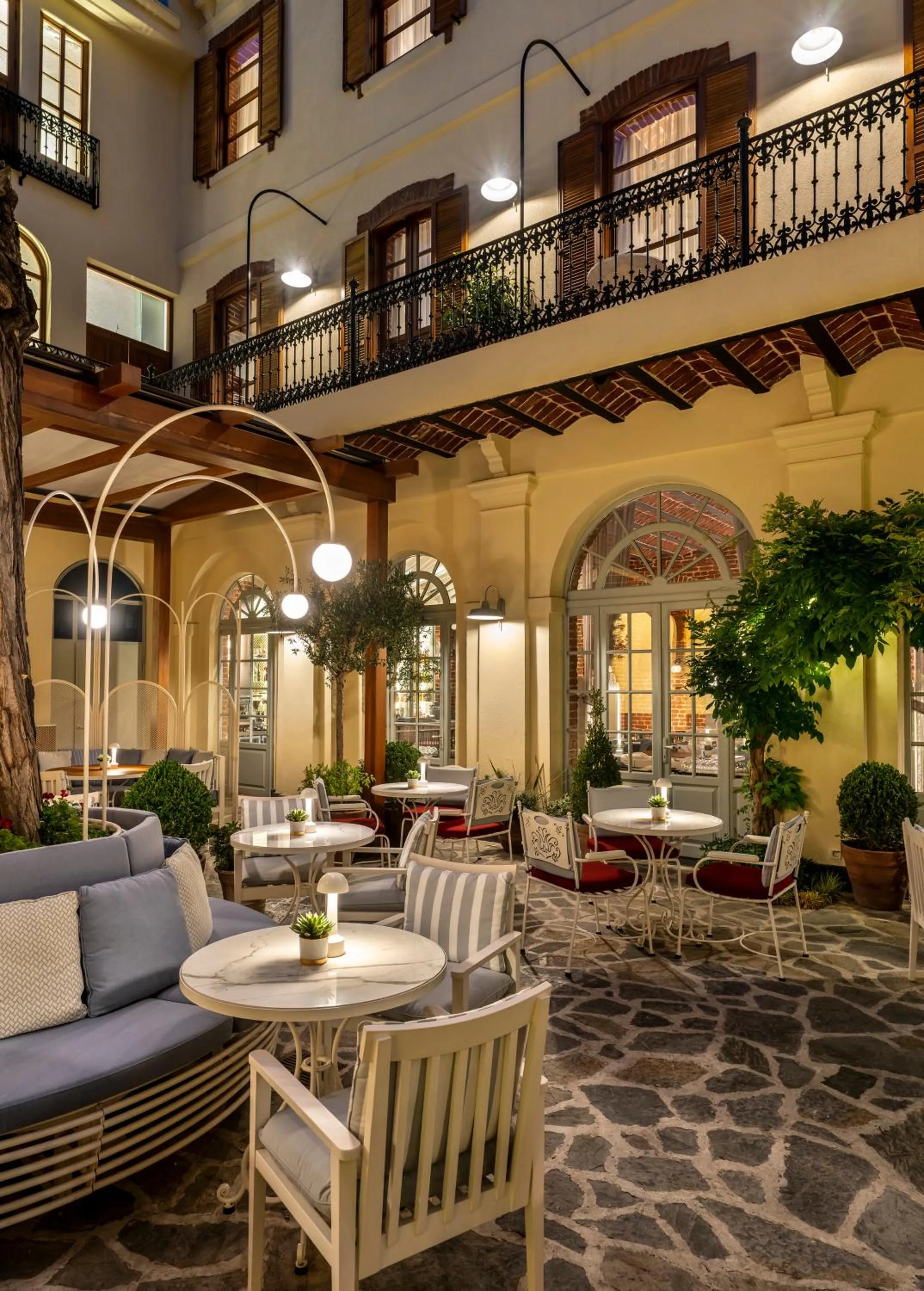 Ecole St. Pierre Hotel