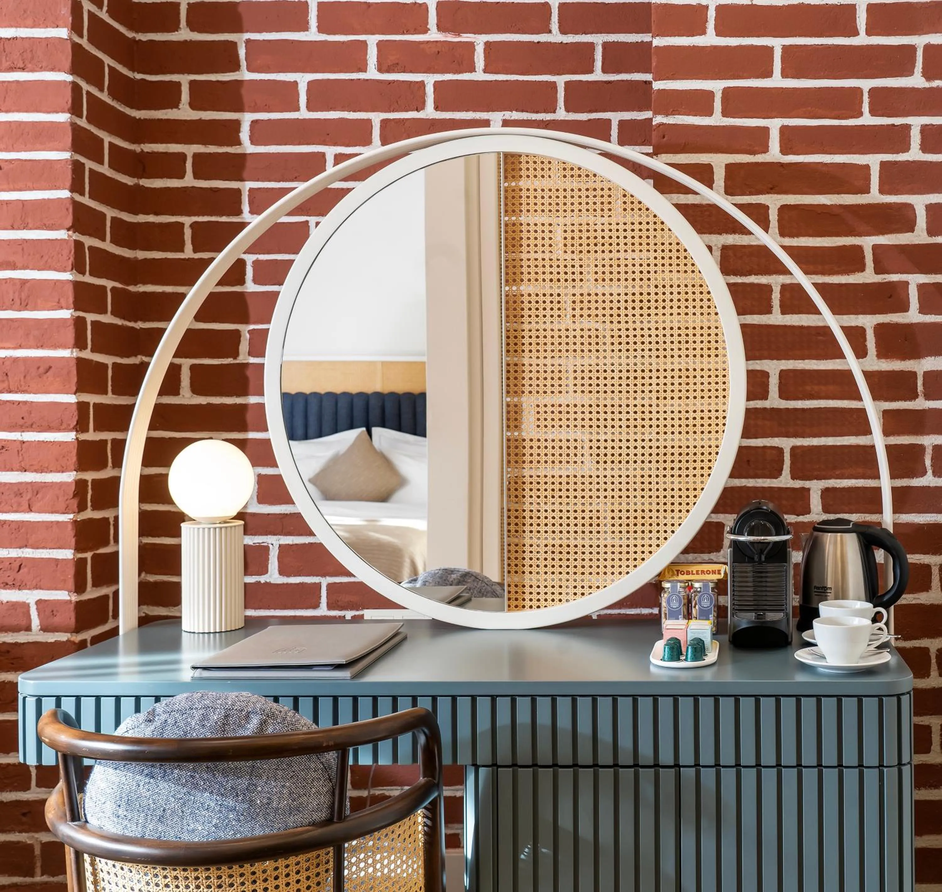 Bed in Ecole St. Pierre Hotel