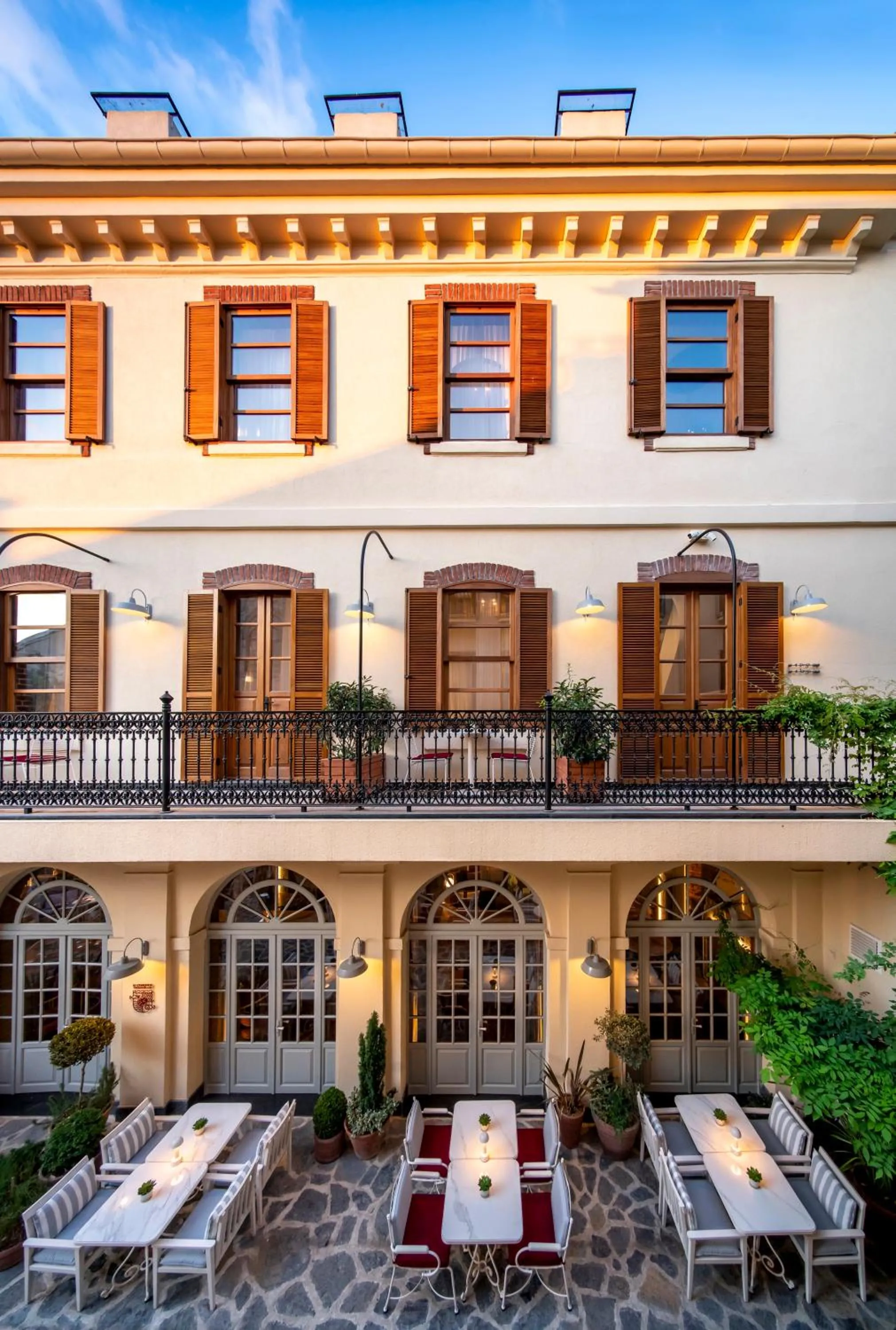 Ecole St. Pierre Hotel