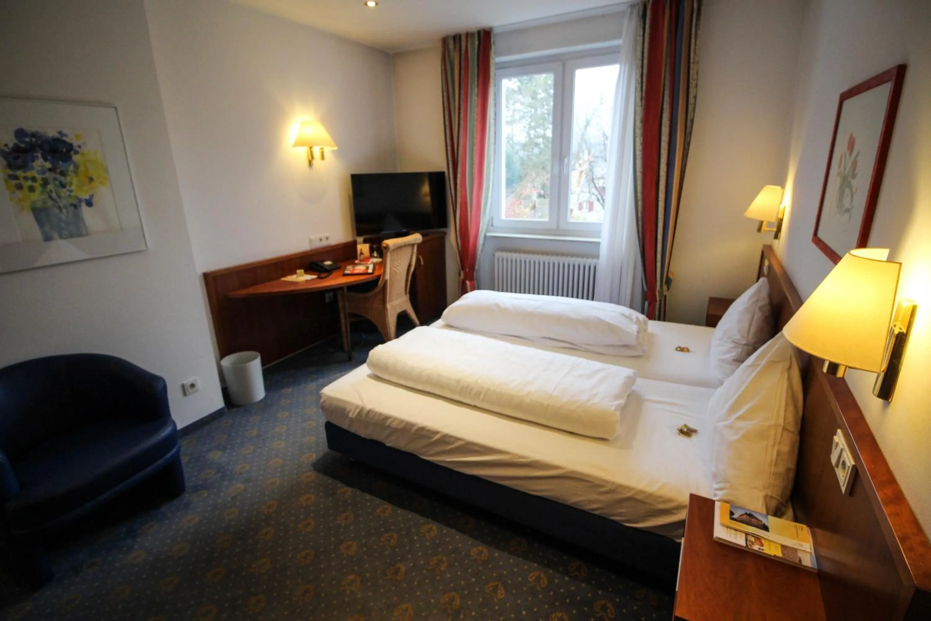 Bed in Ringhotel Zum Goldenen Ochsen