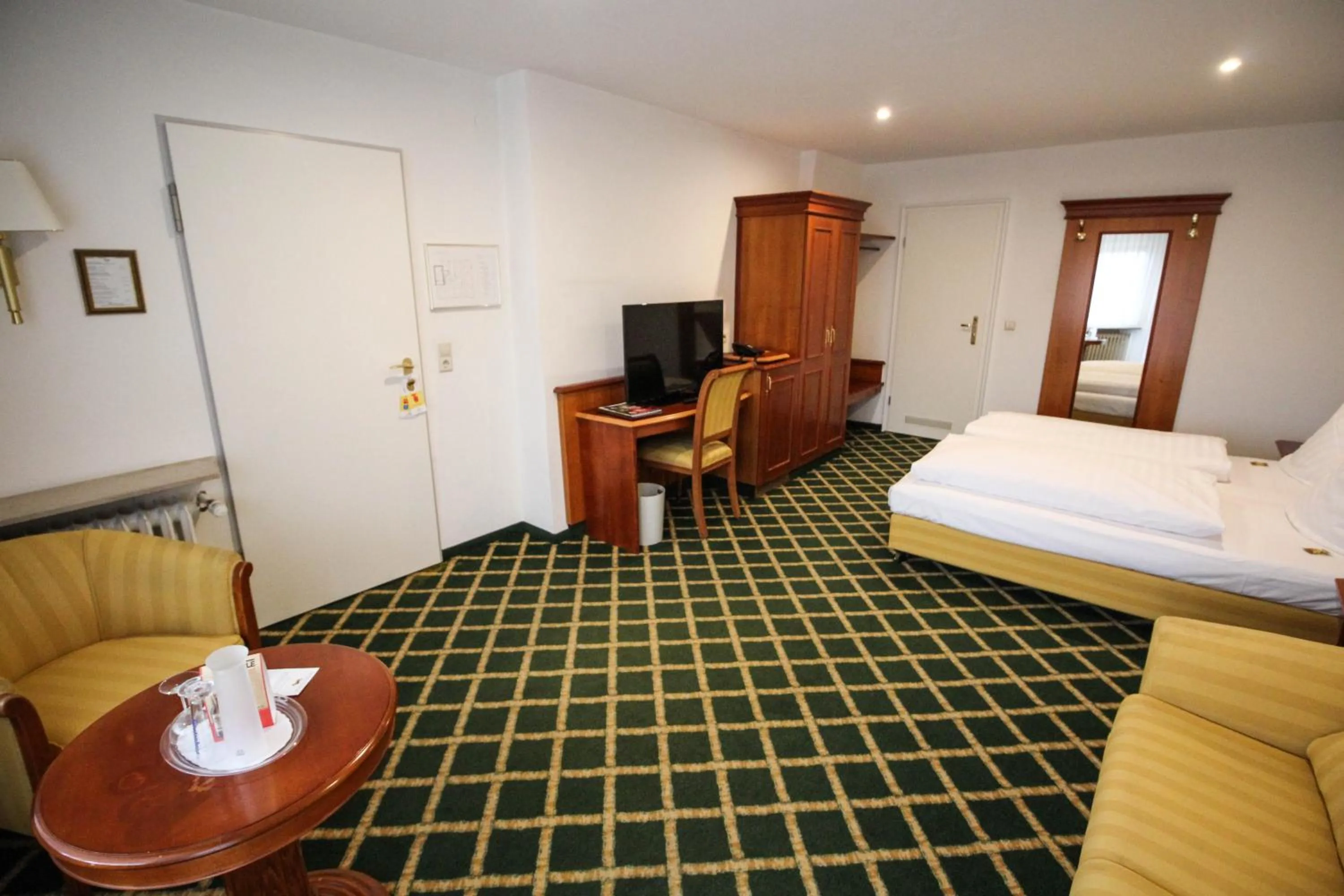 Bed in Ringhotel Zum Goldenen Ochsen