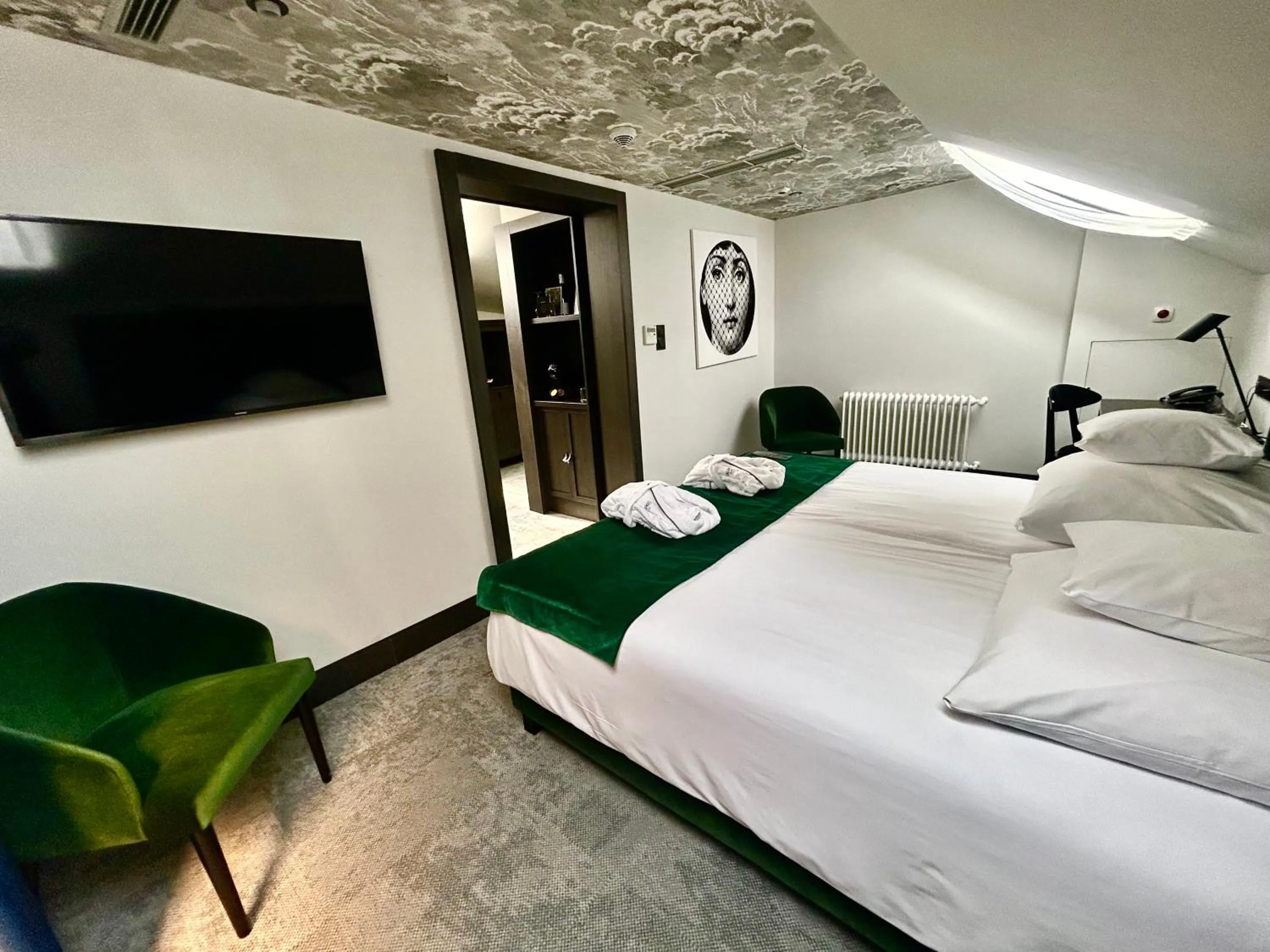 Bed in Hotel Liberté 33