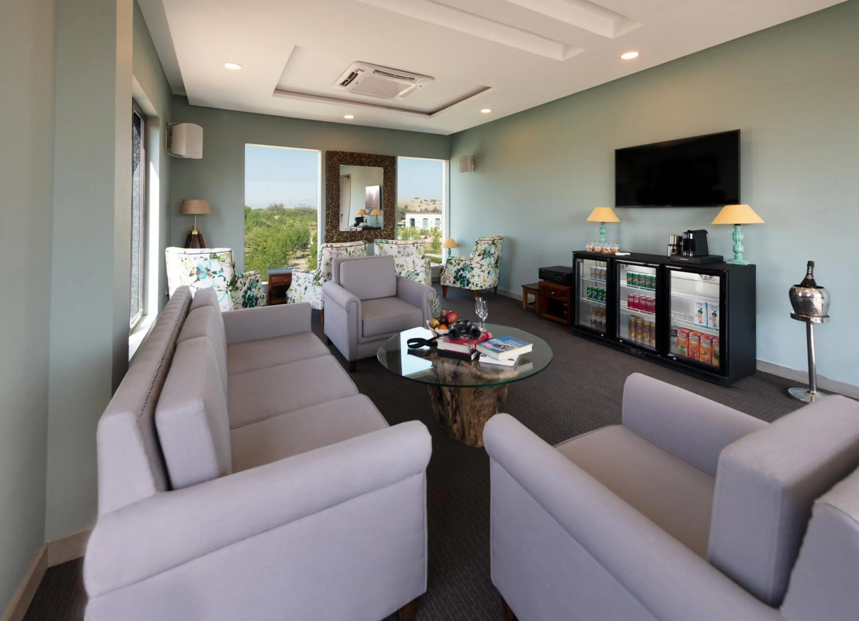 TV and multimedia in WelcomHeritage Cheetahgarh Resort & Spa