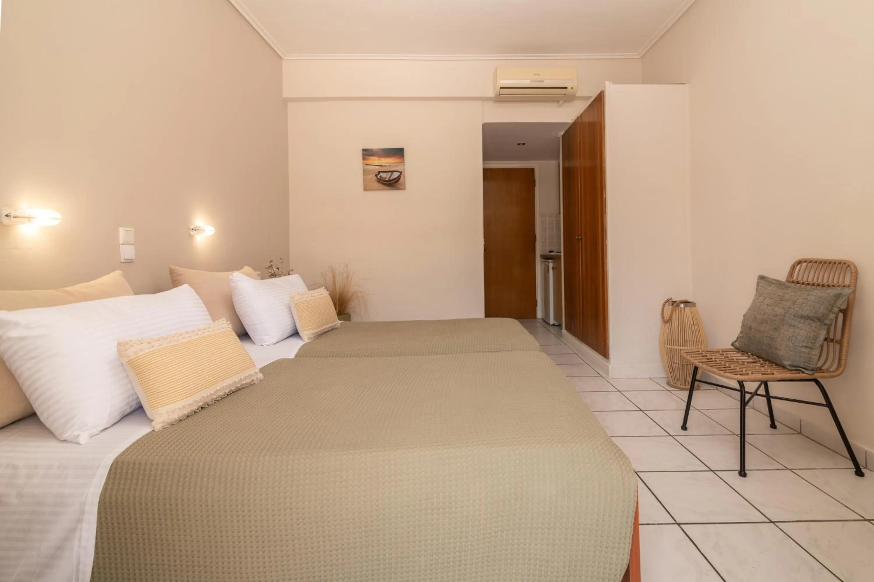 Bedroom in Daisy Hotel