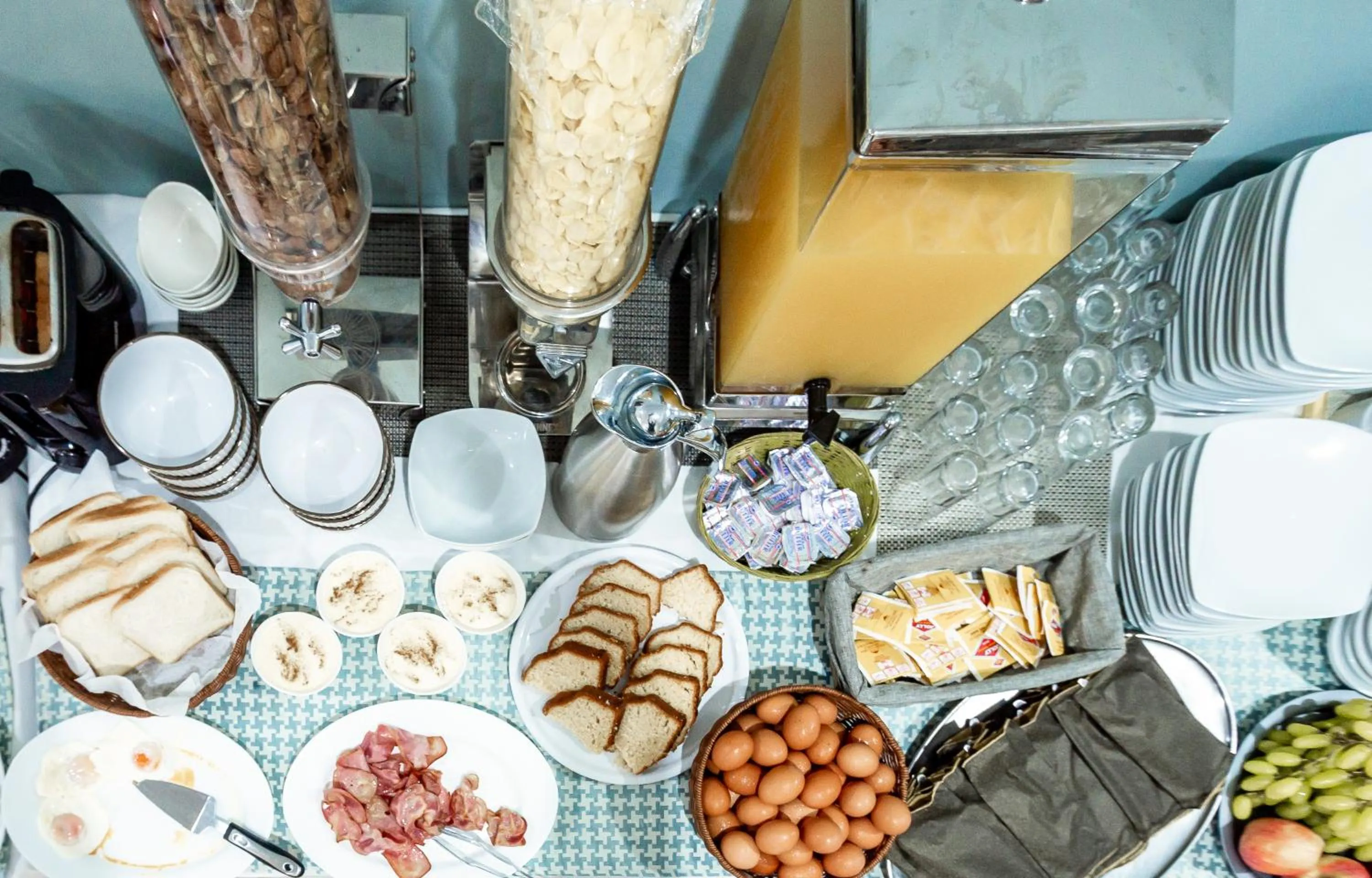 Breakfast in Daisy Hotel