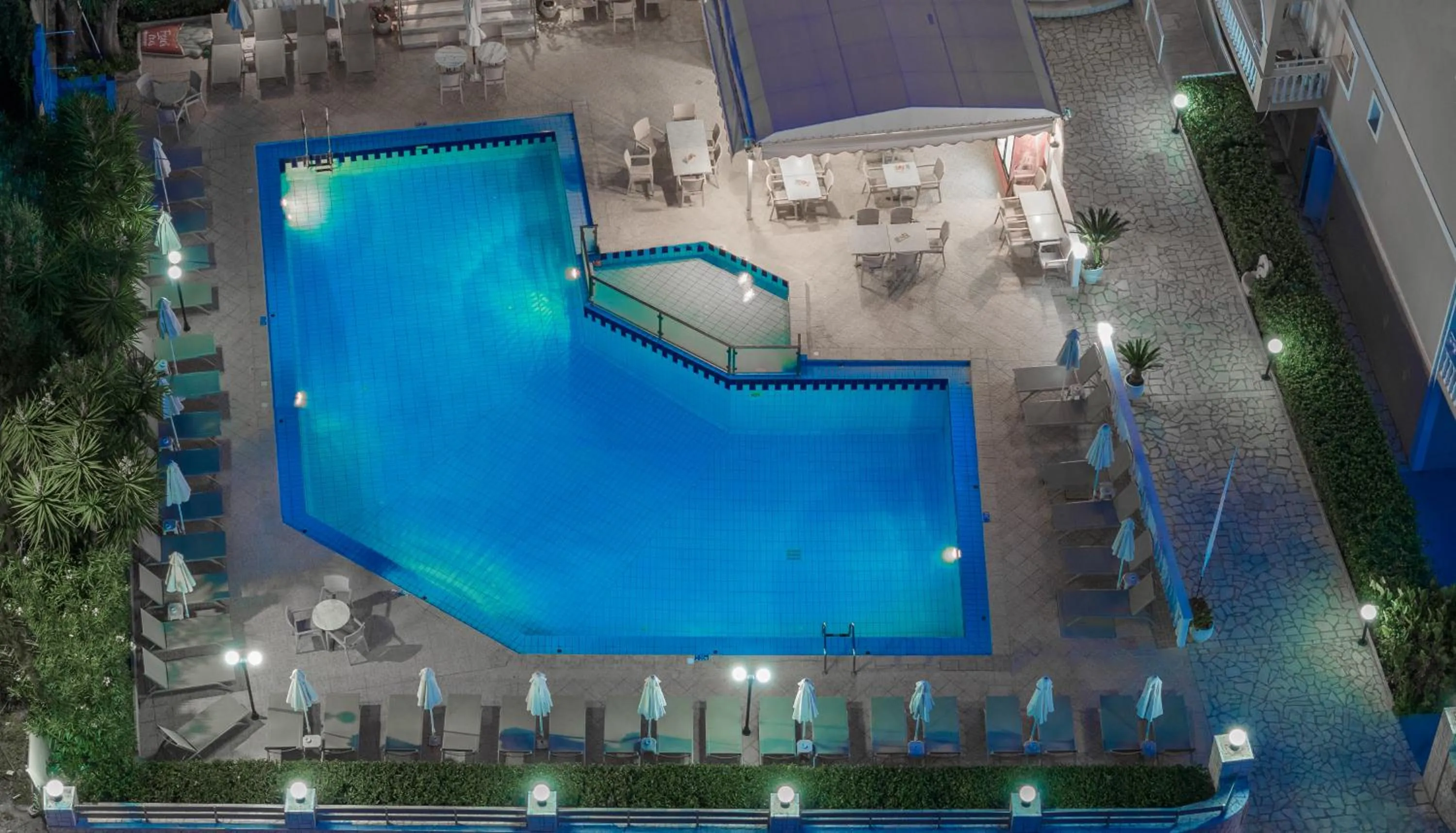 Swimming pool in Daisy Hotel