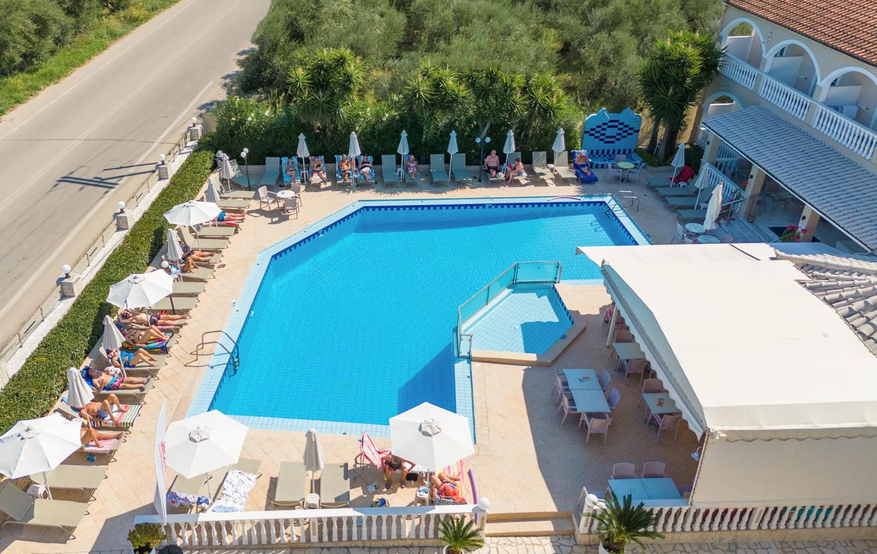 Swimming pool in Daisy Hotel
