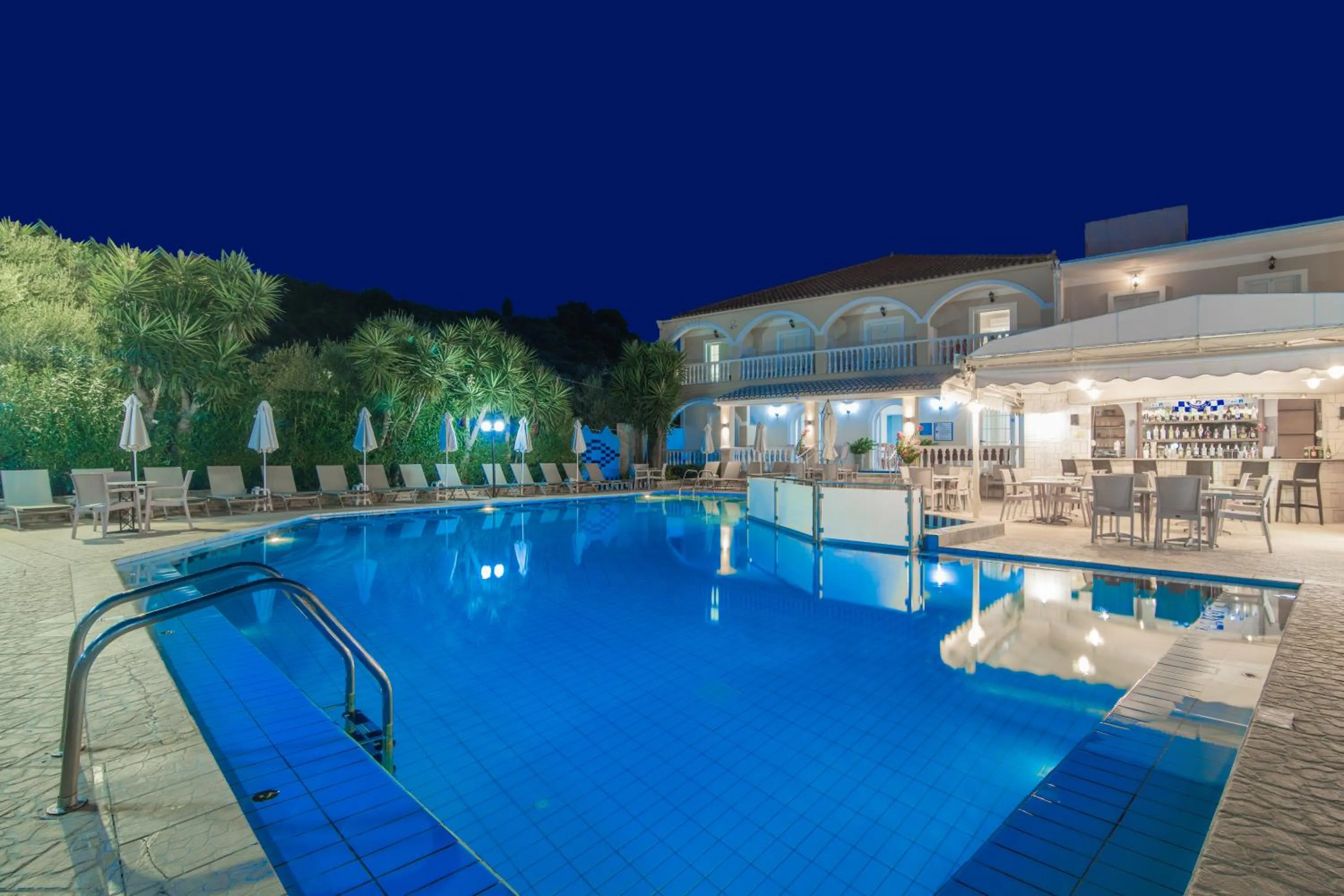 Swimming pool in Daisy Hotel