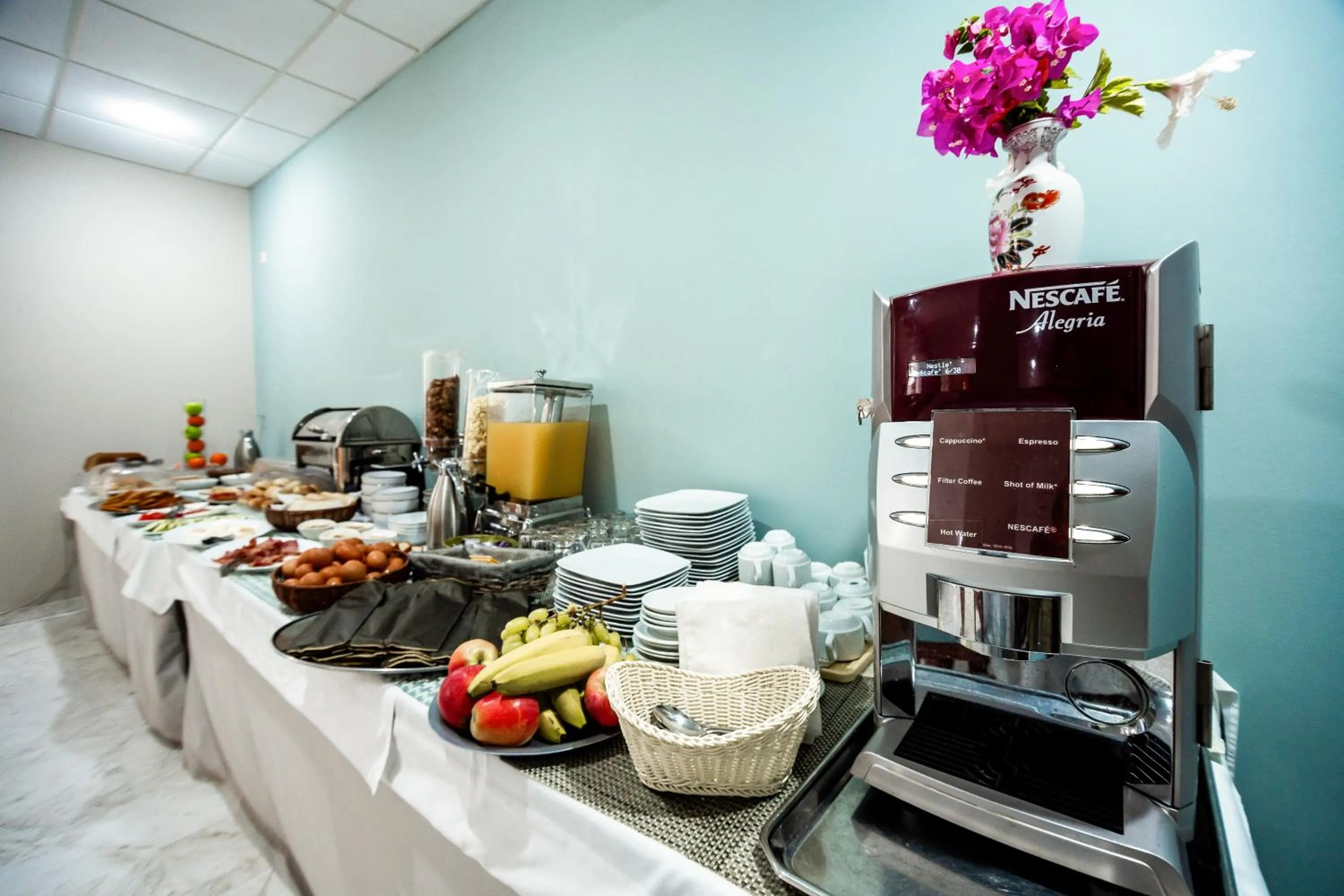 Breakfast in Daisy Hotel