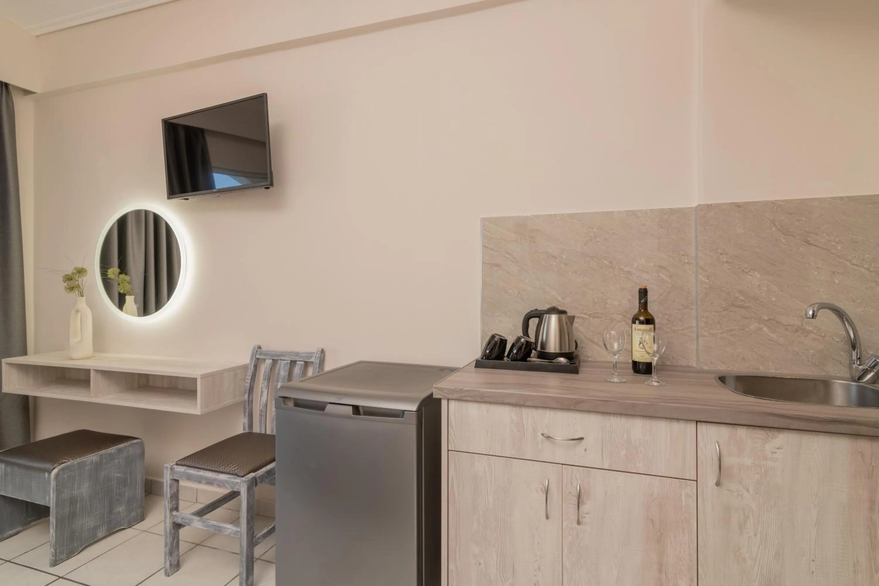 Kitchen or kitchenette in Daisy Hotel