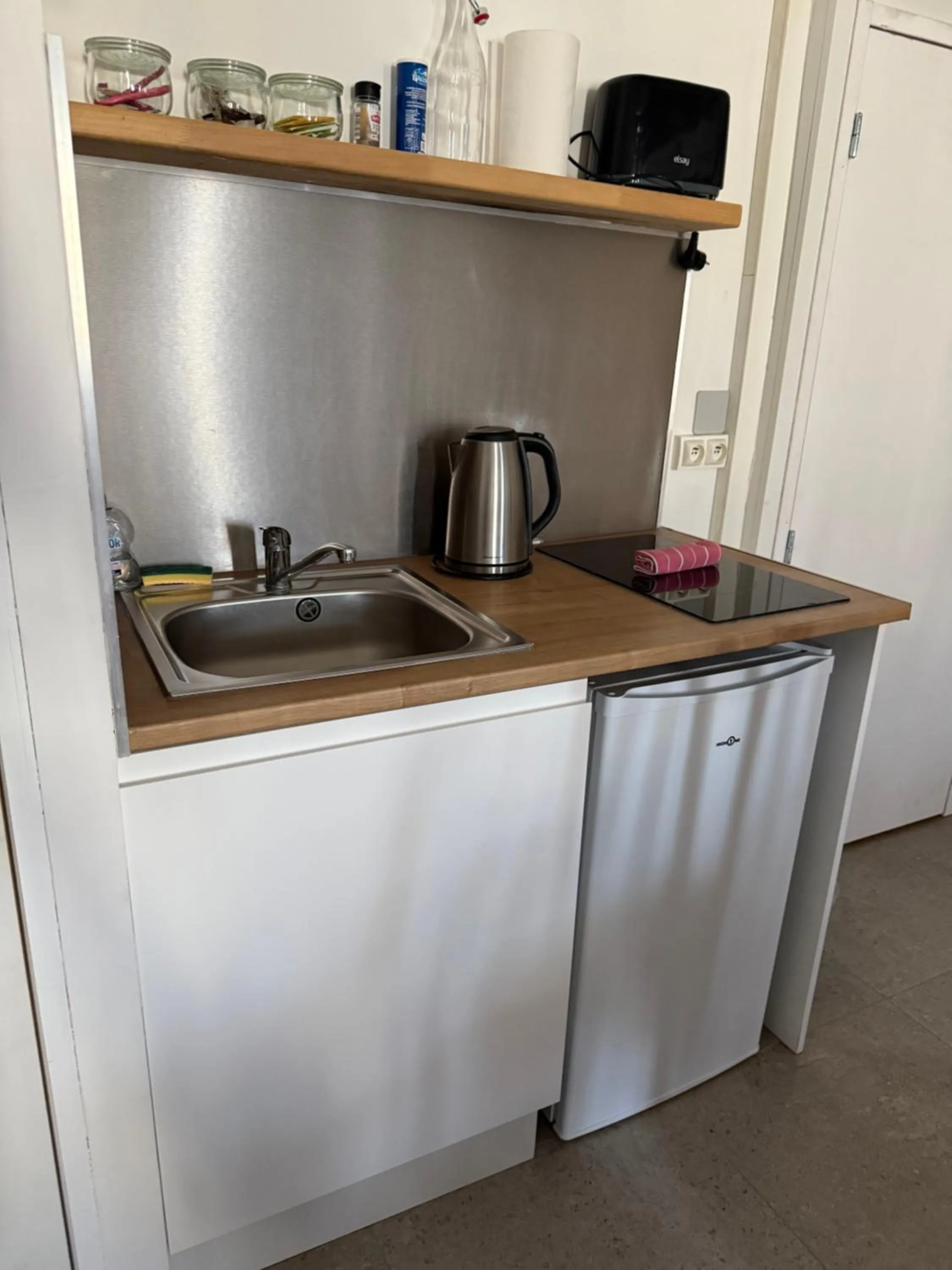 Coffee/tea facilities in LE DUPE