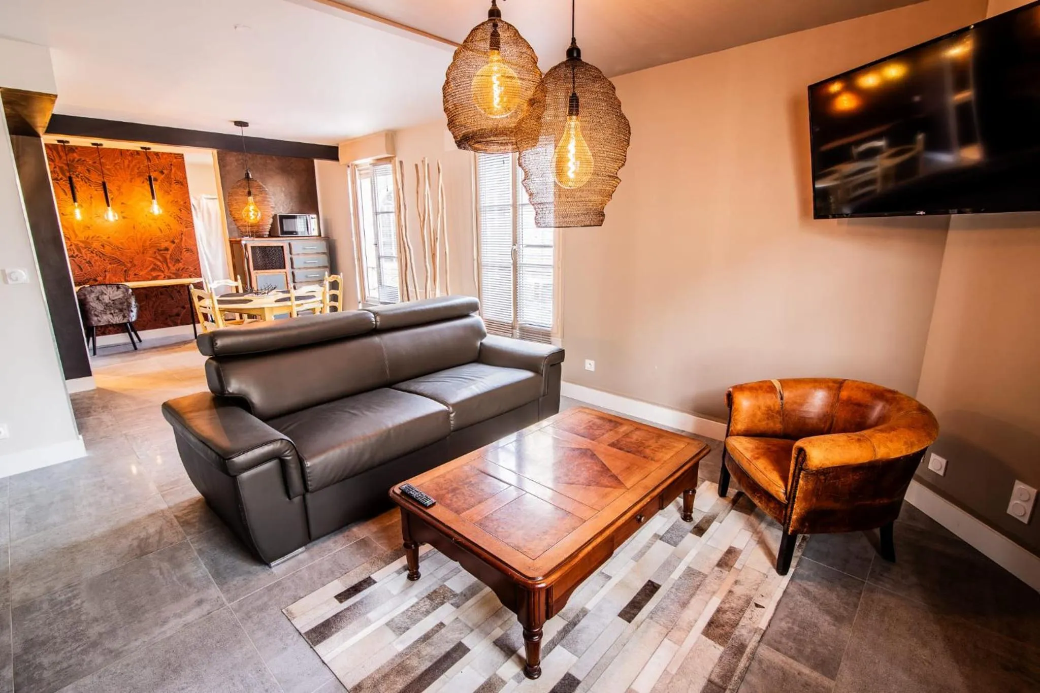 TV and multimedia in LE DUPE