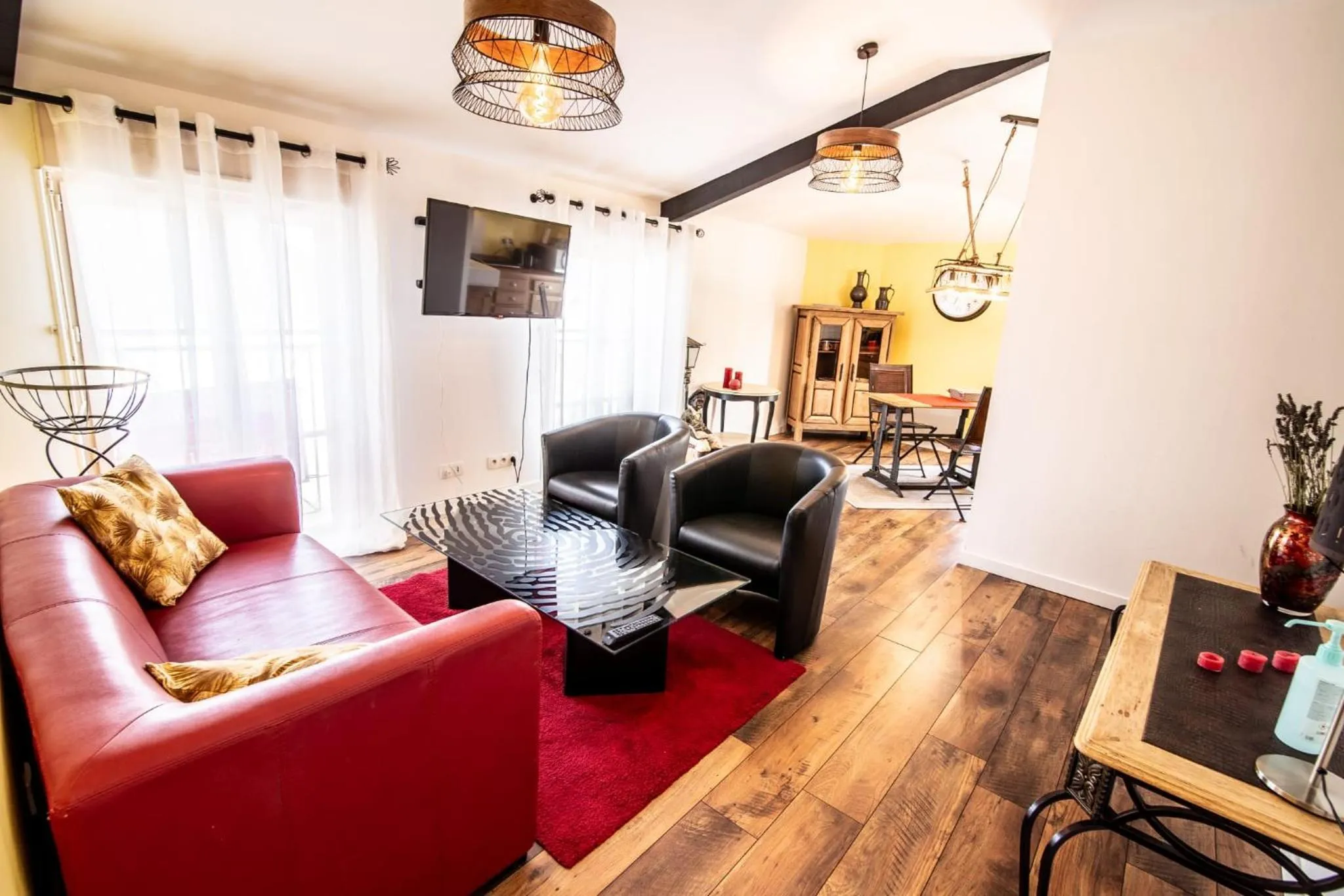 TV and multimedia in LE DUPE