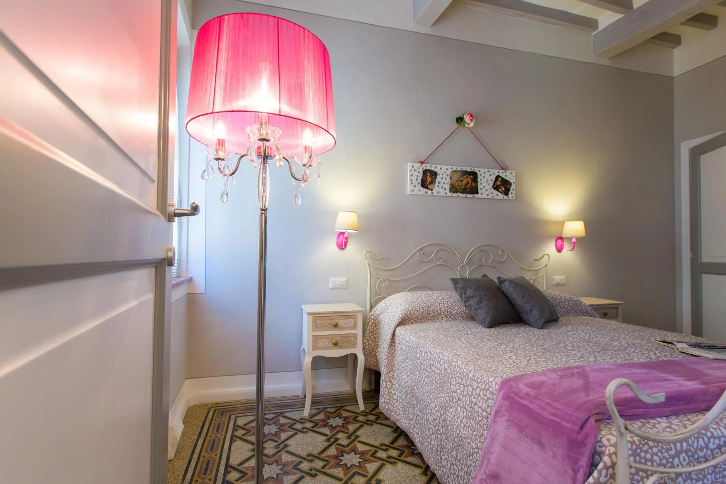 Bedroom, Bed in San Gimignano Town Garden