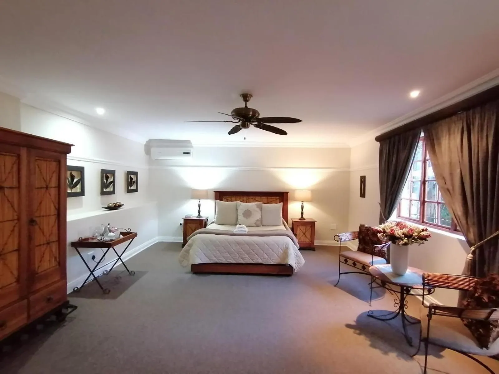 Property building, Bed in Casa Romana B&B