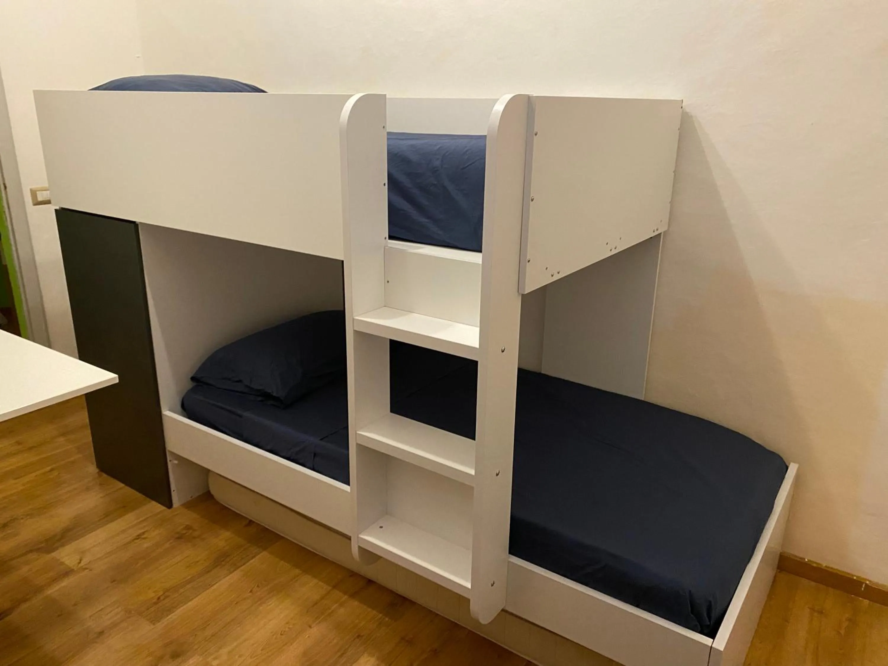 Standard Twin Room with Shared Bathroom in Villa Zara