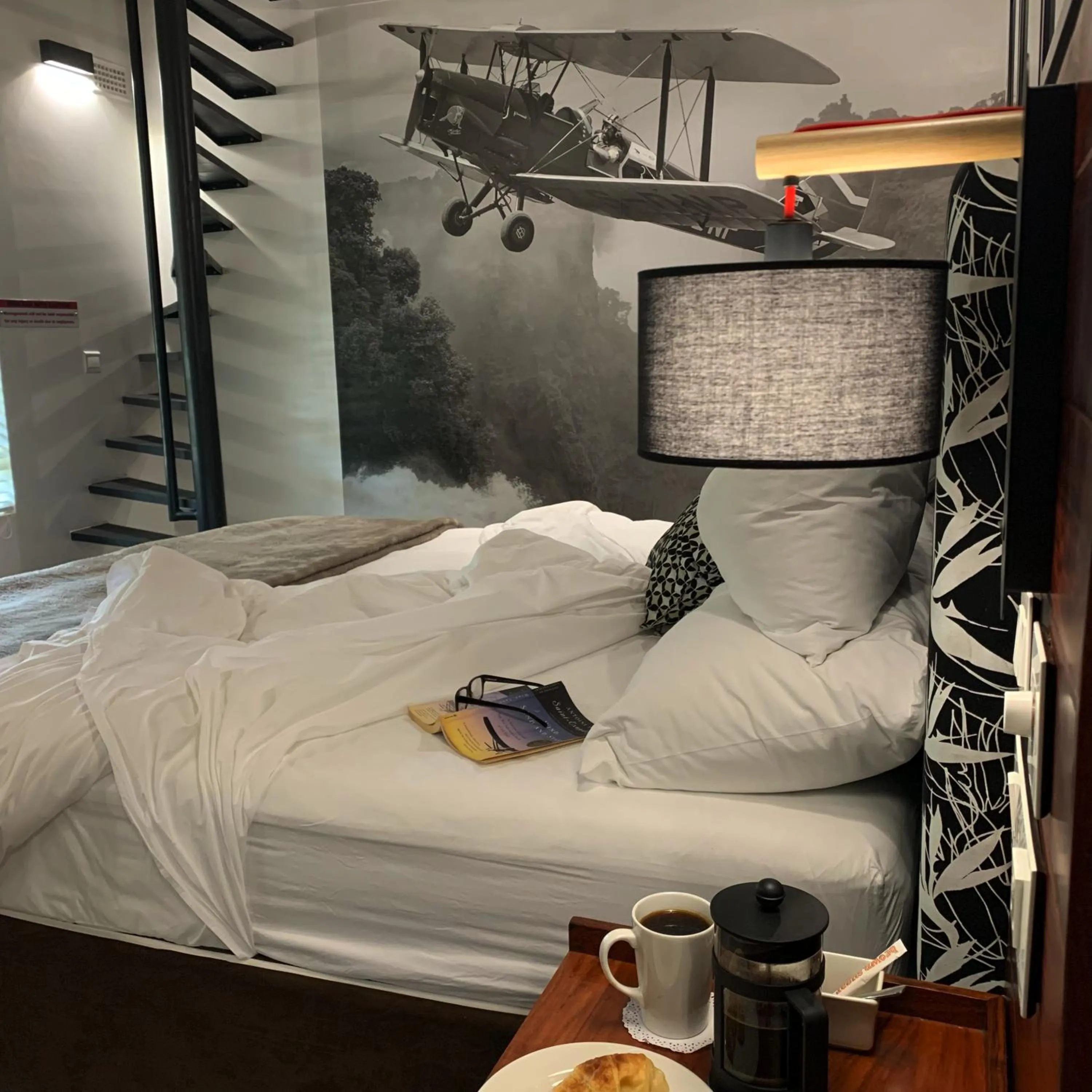 Property building, Bed in Pamarah Lodge