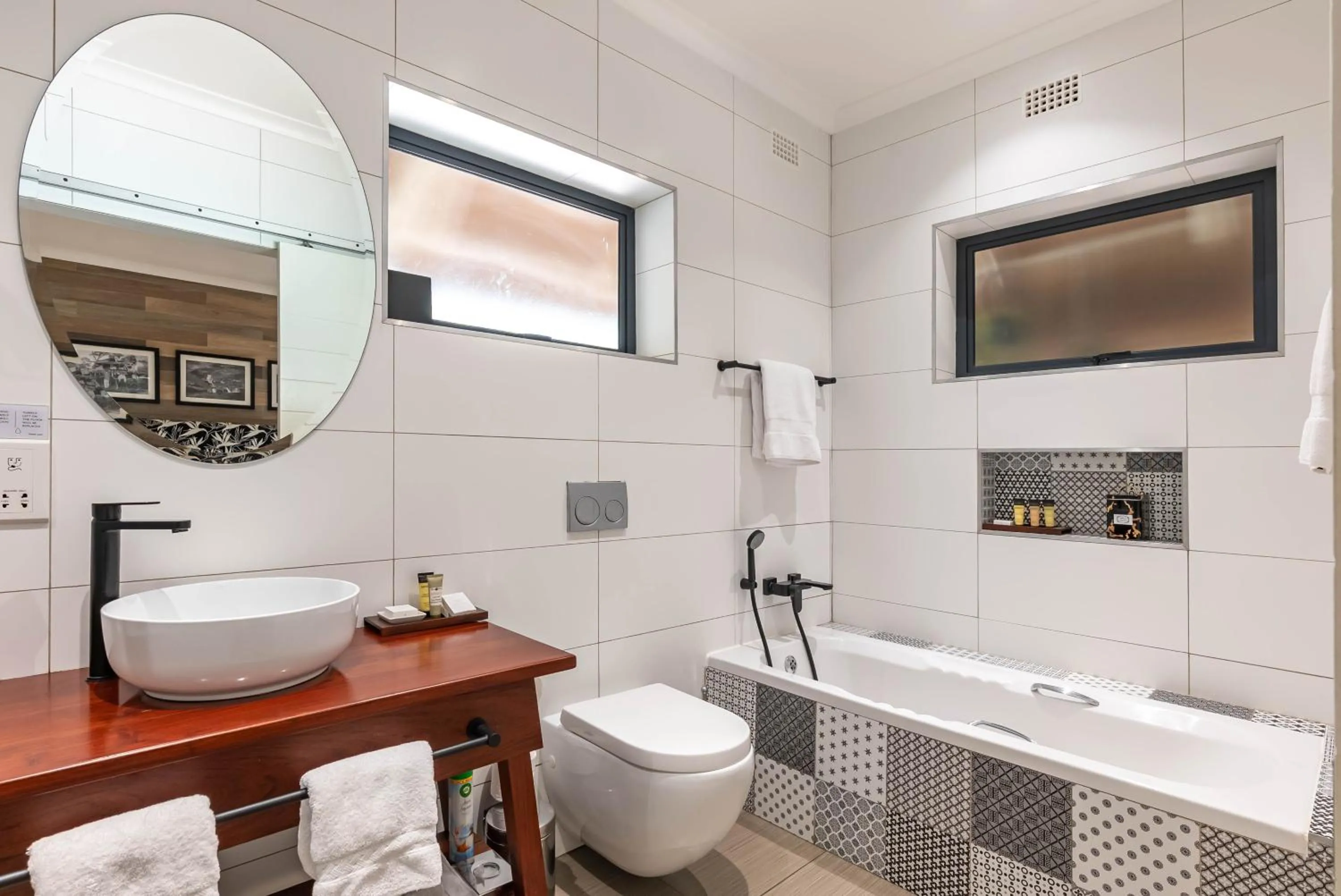 Toilet in Pamarah Lodge