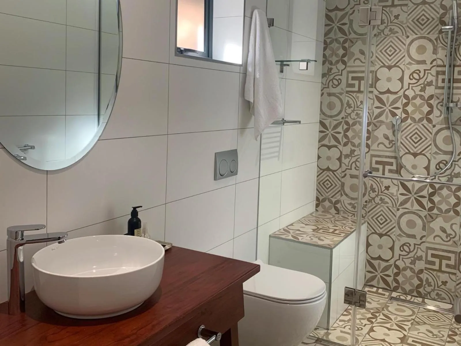 Shower in Pamarah Lodge