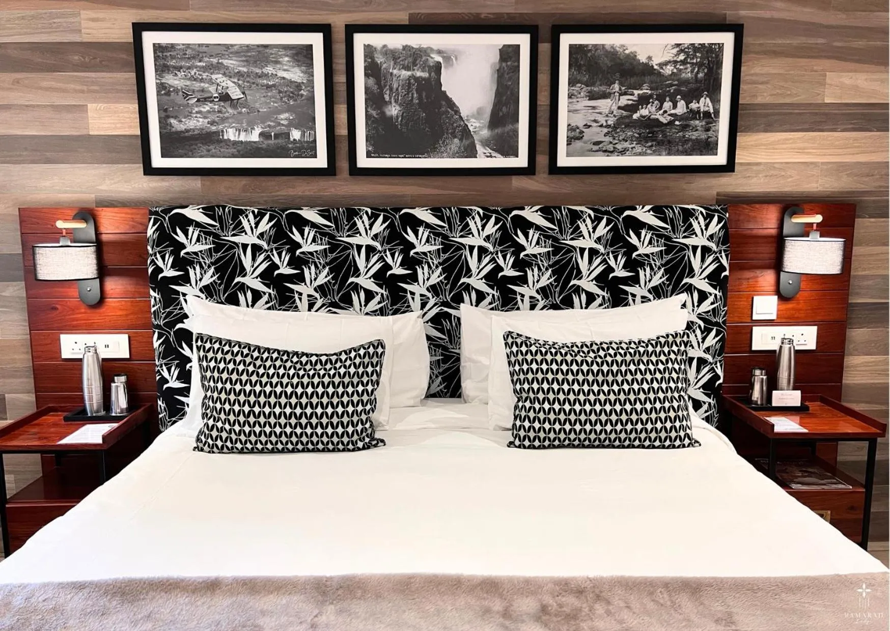 Property building, Bed in Pamarah Lodge