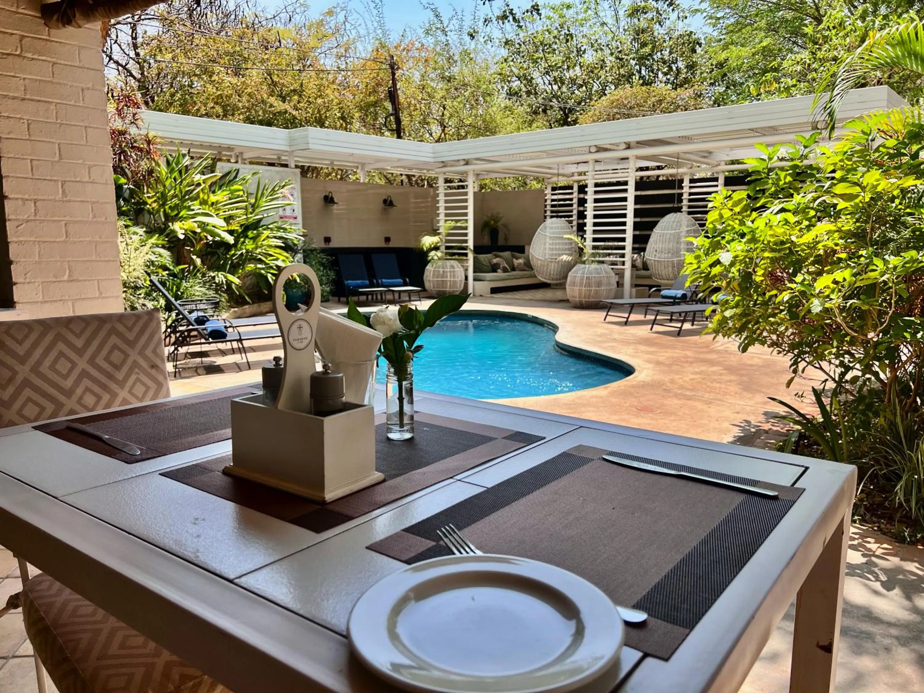 Restaurant/places to eat in Pamarah Lodge