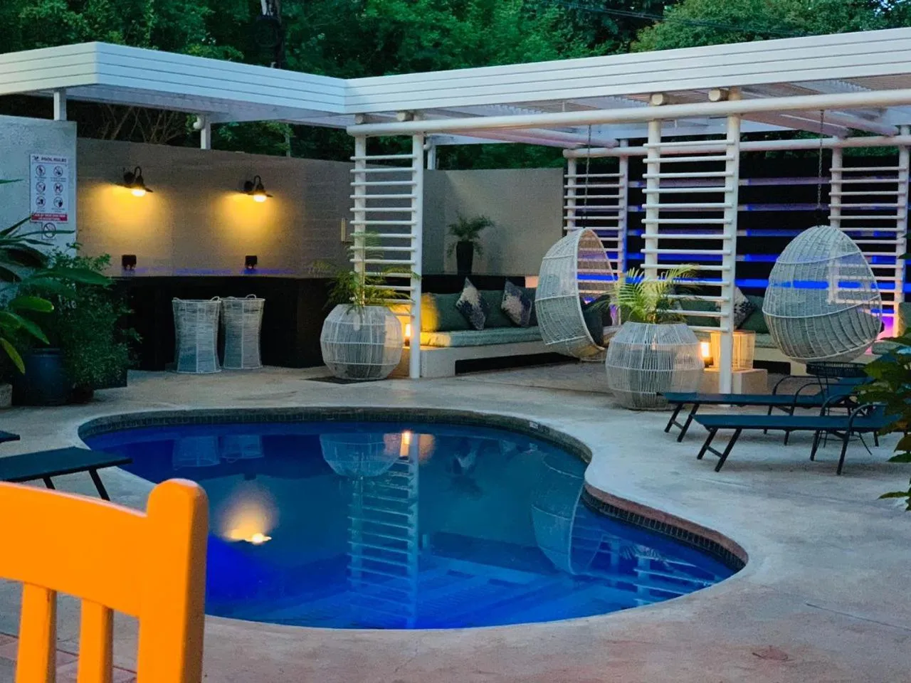 Restaurant/places to eat in Pamarah Lodge