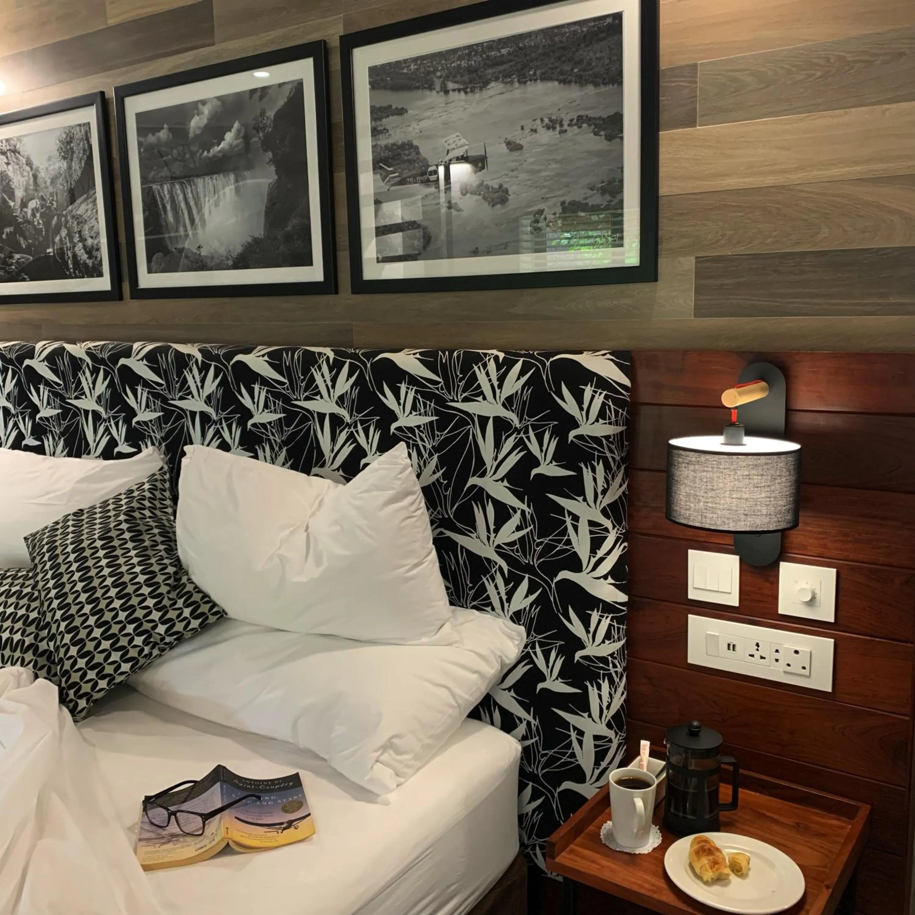 Property building, Bed in Pamarah Lodge