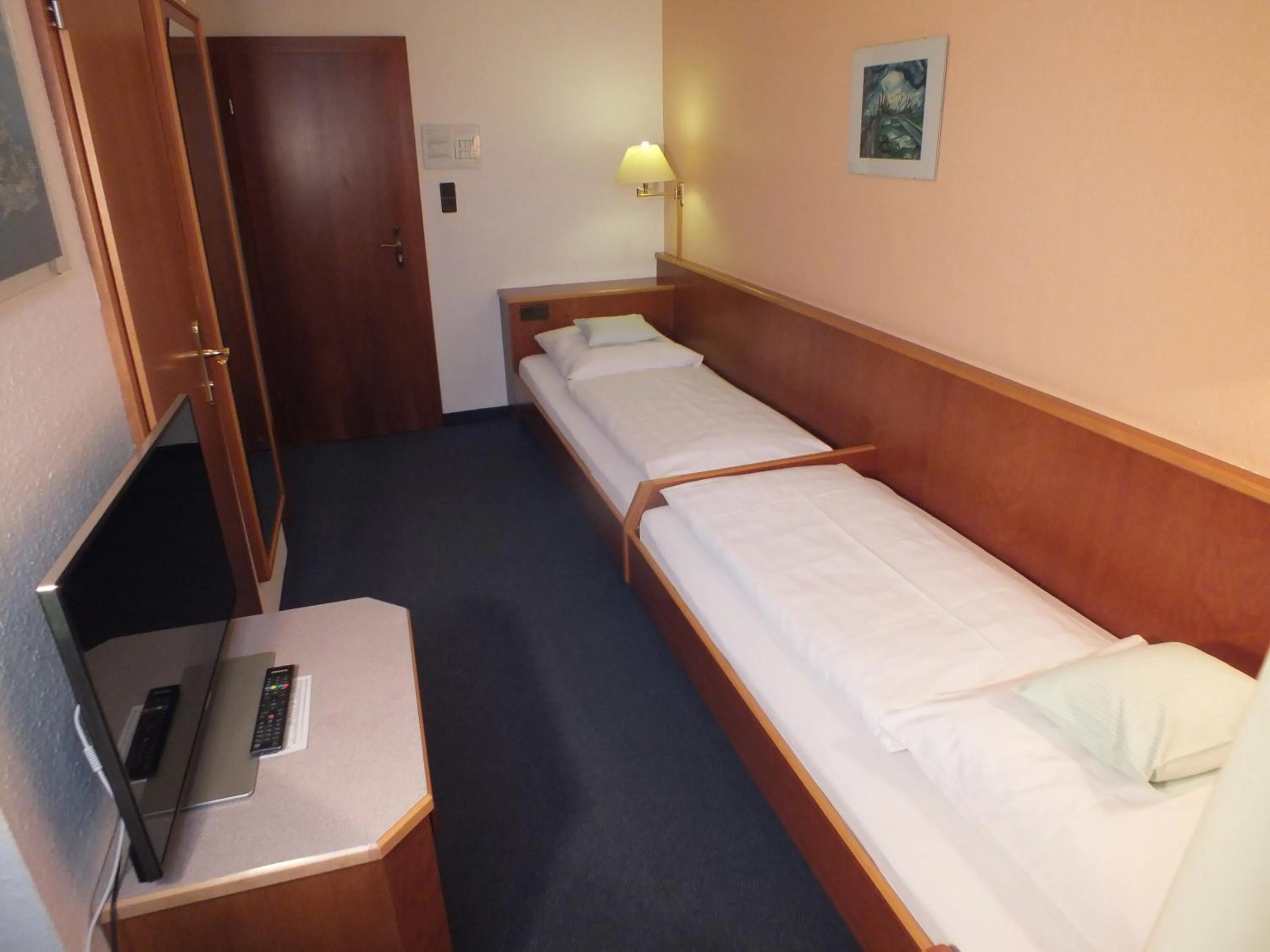 Photo of the whole room, Bed in Hotel Stadt Pasing