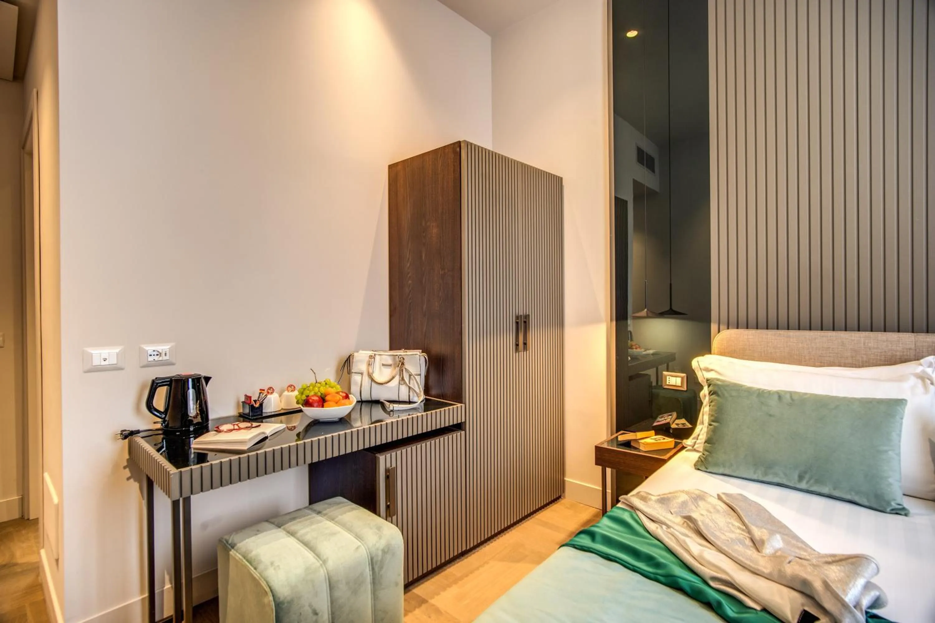 Bed in Hotel 77 Seventy-Seven - Maison D'Art Collection